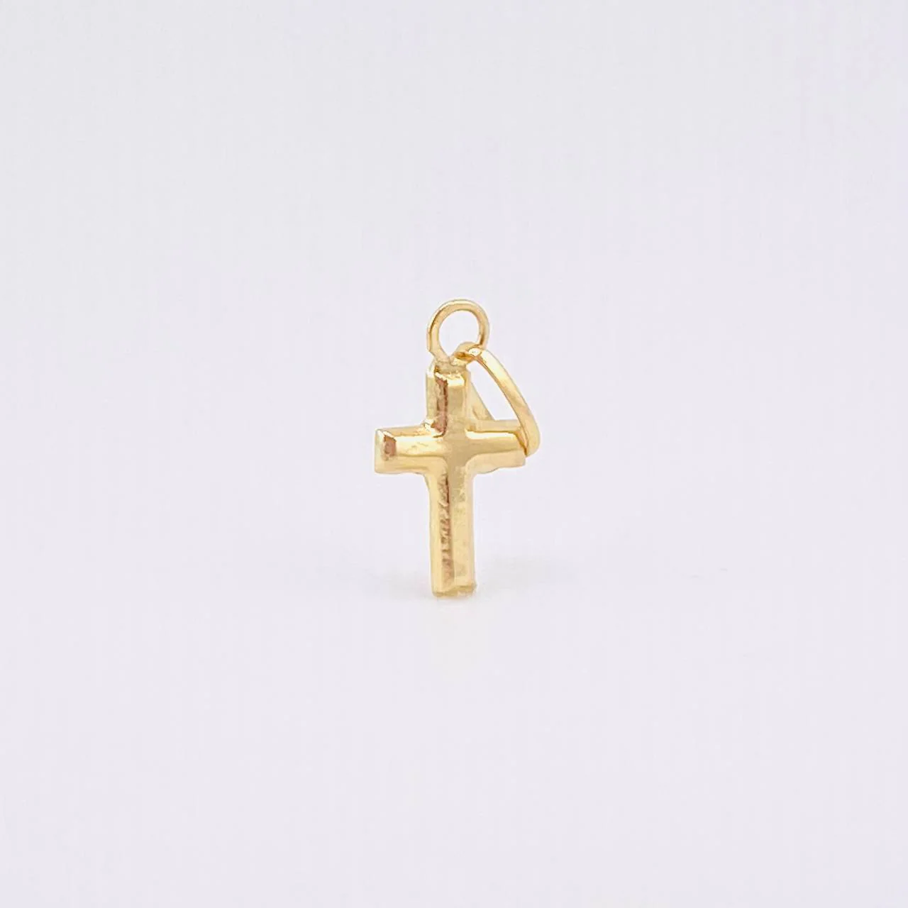 Dije Cruz Plana 0.25gr / 1.6cm / Oro Amarillo 18K ©