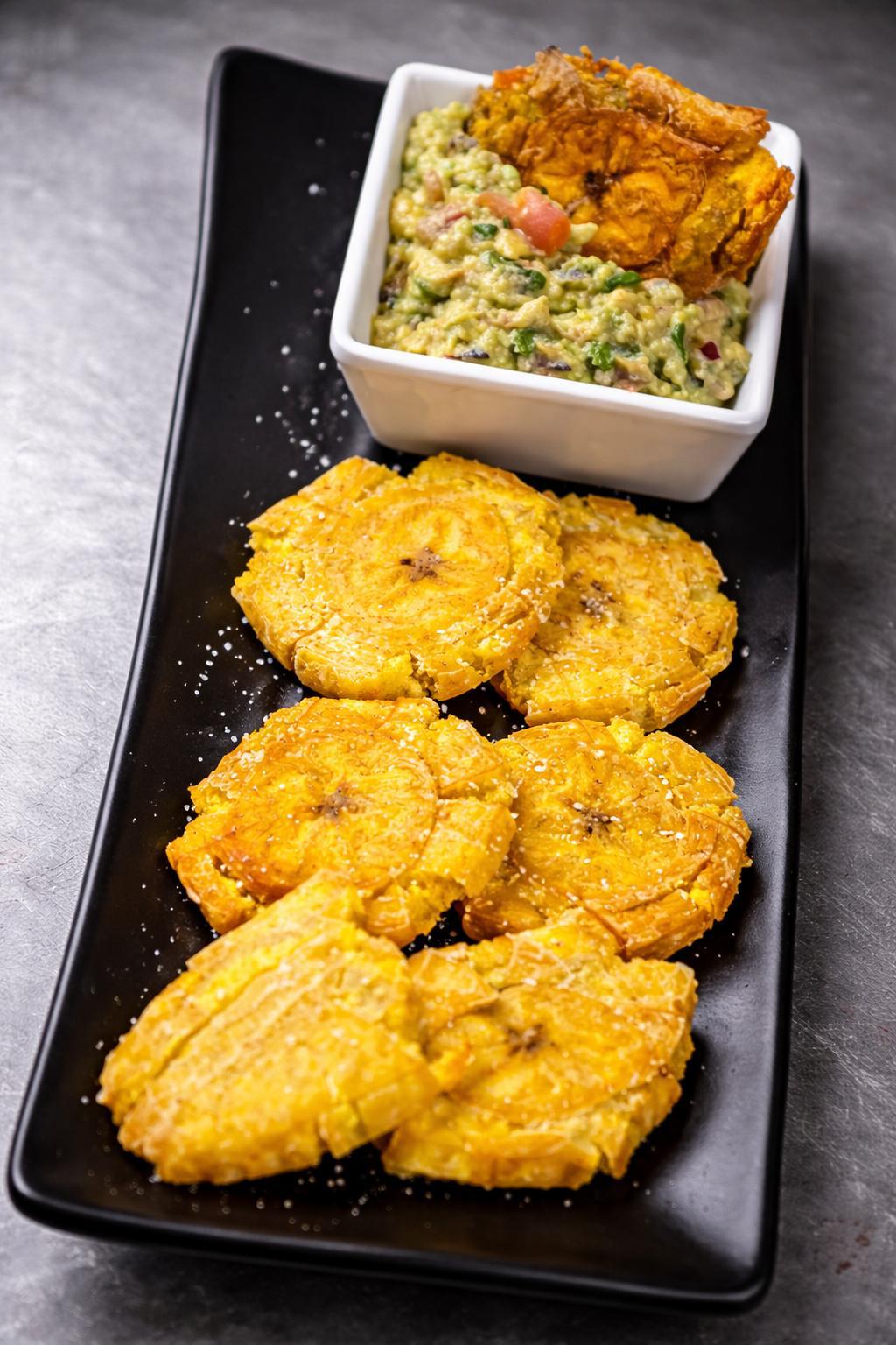 Patacón con guacamole. 🥑🍌