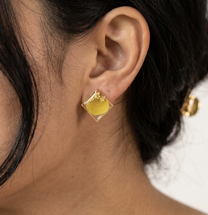 Pressed Flower Resin Earrings - Stud
