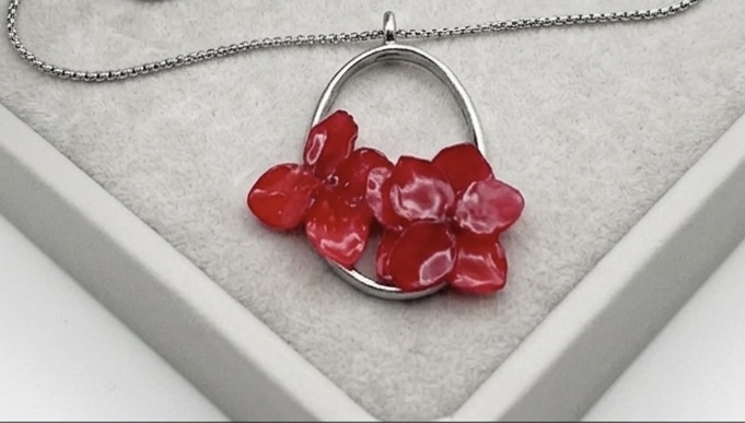 Red Floral Pendant Necklace - Stainless steel