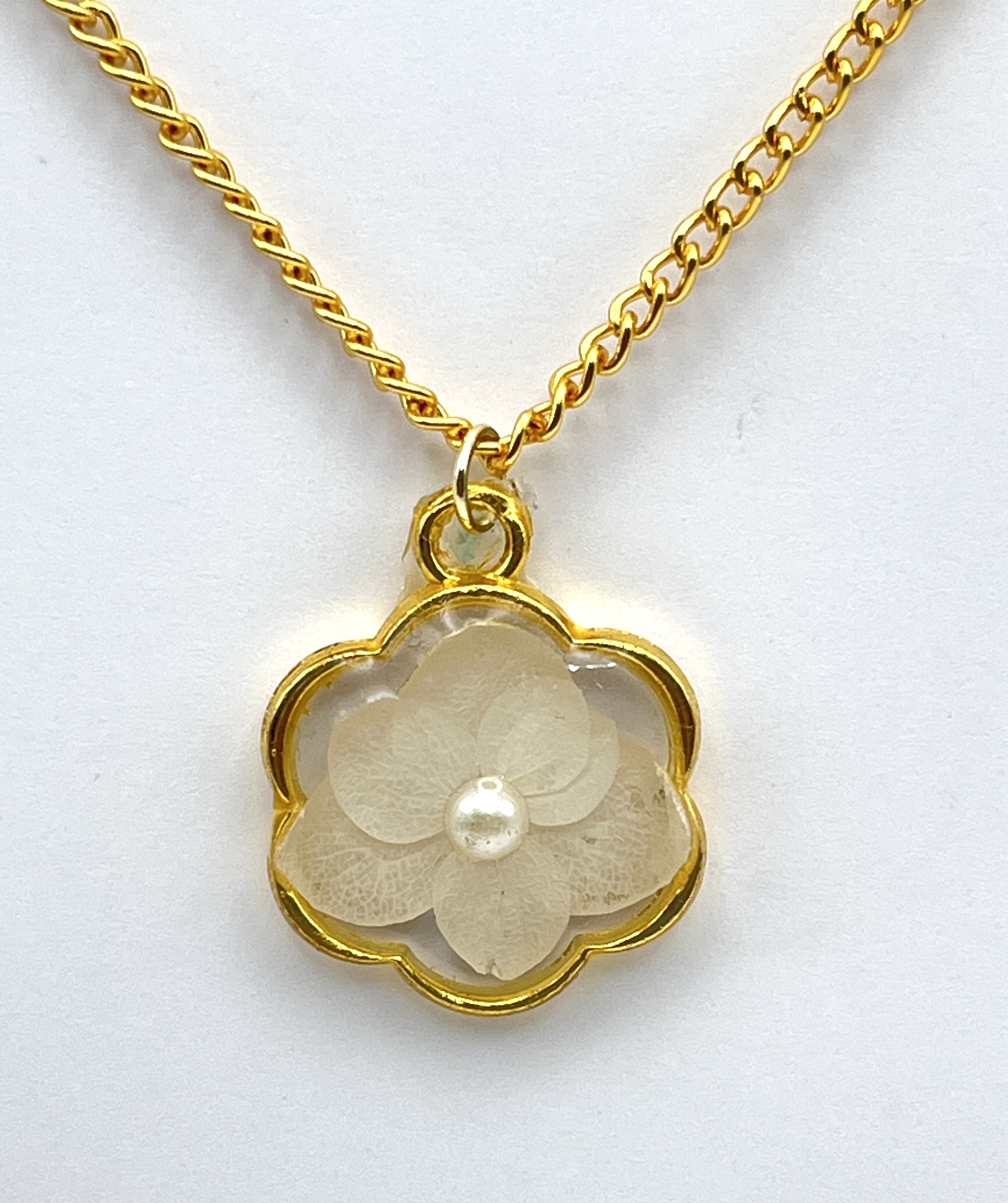 Gold Floral Pendant Necklace