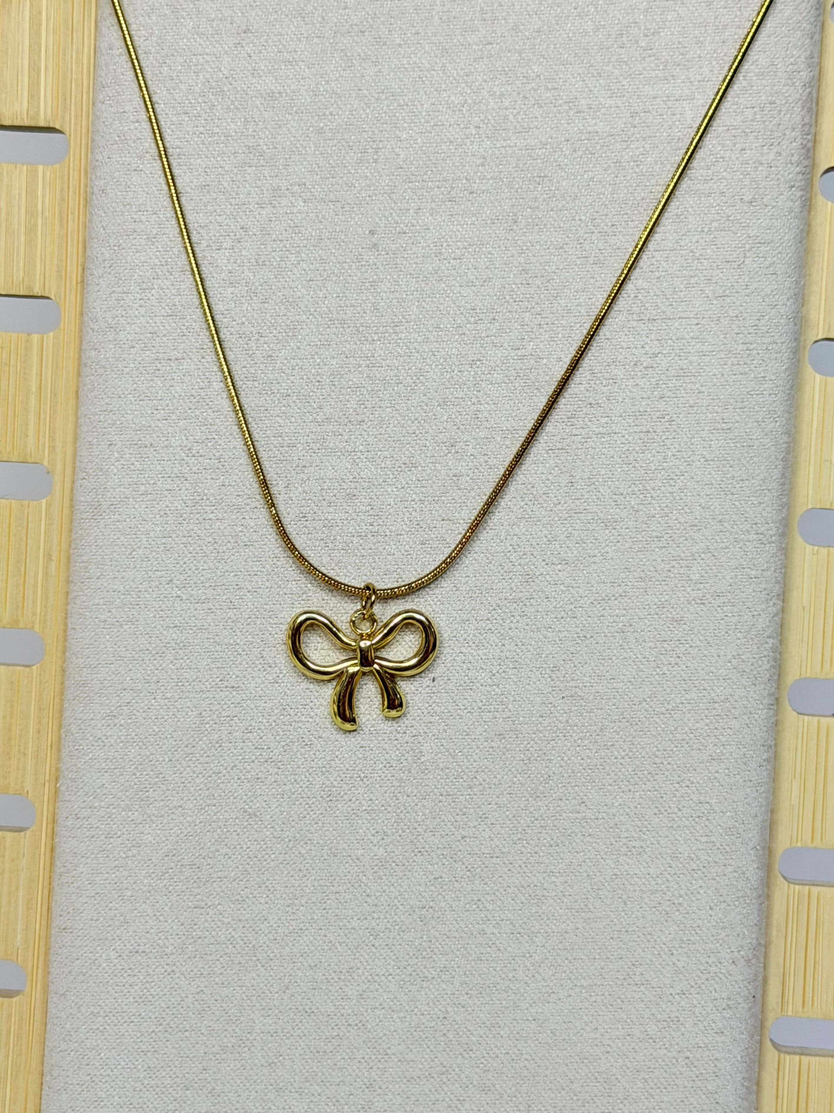 THE BELLA BOW NECKLACE