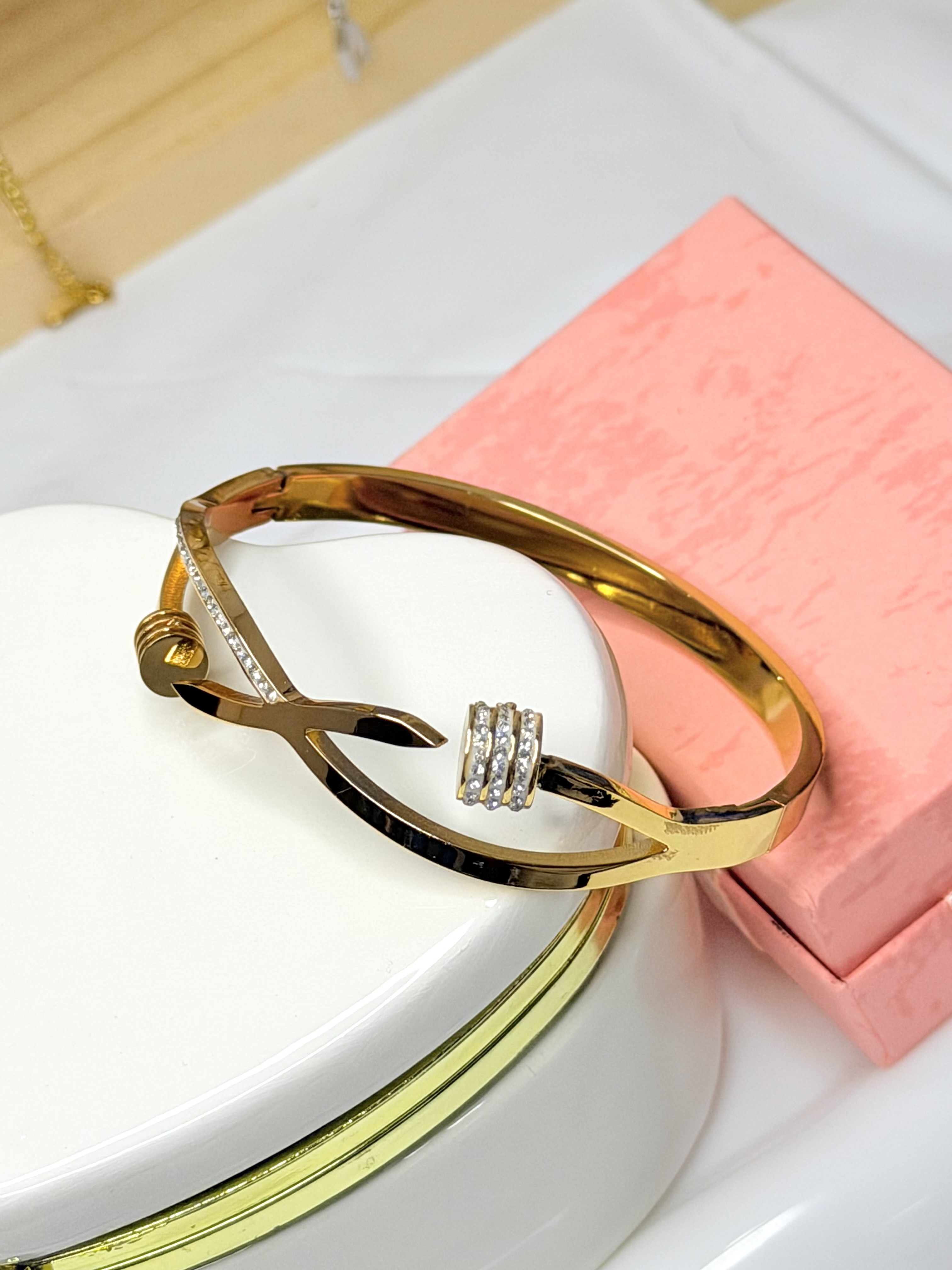 CROSS DIAMOND