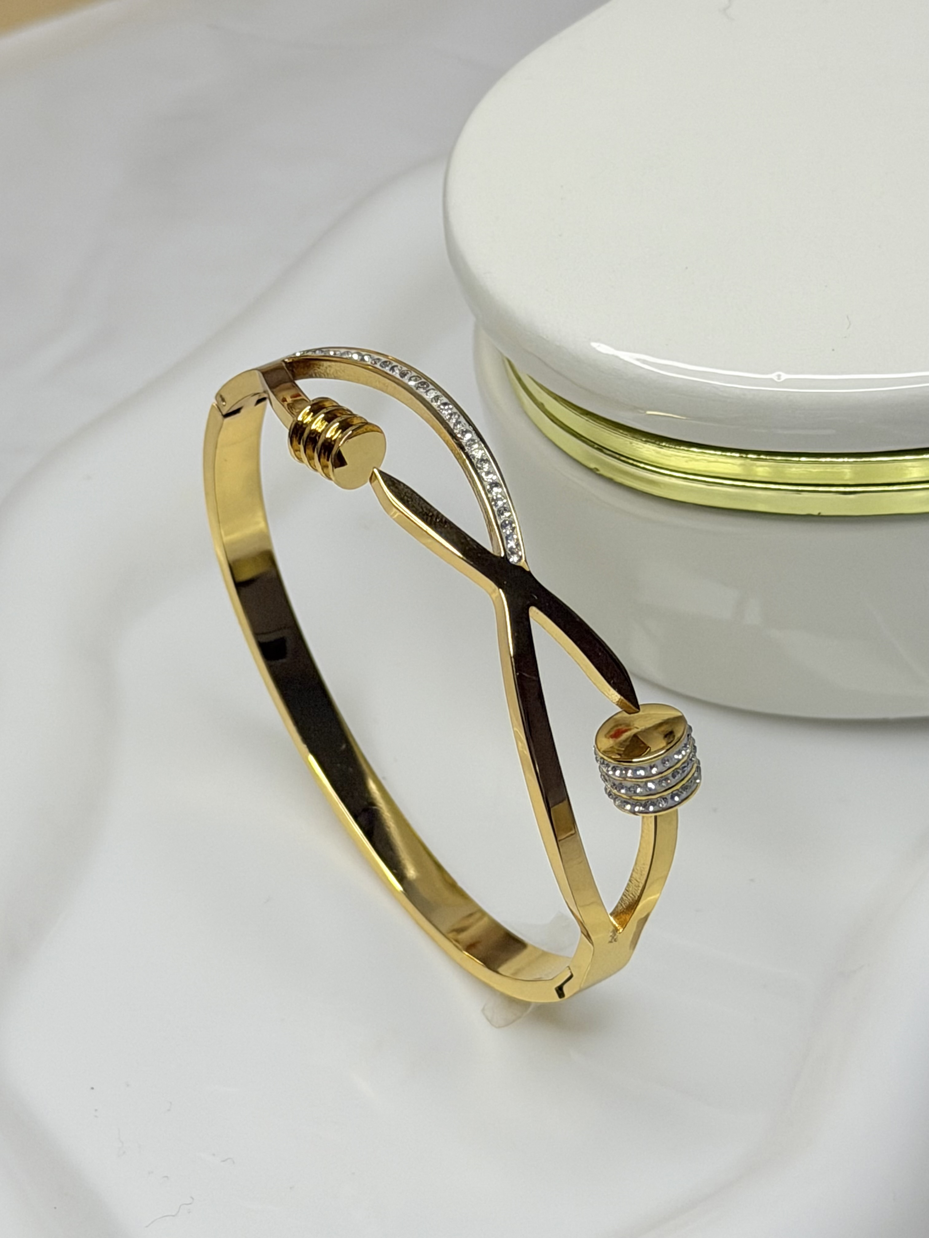 CROSS DIAMOND