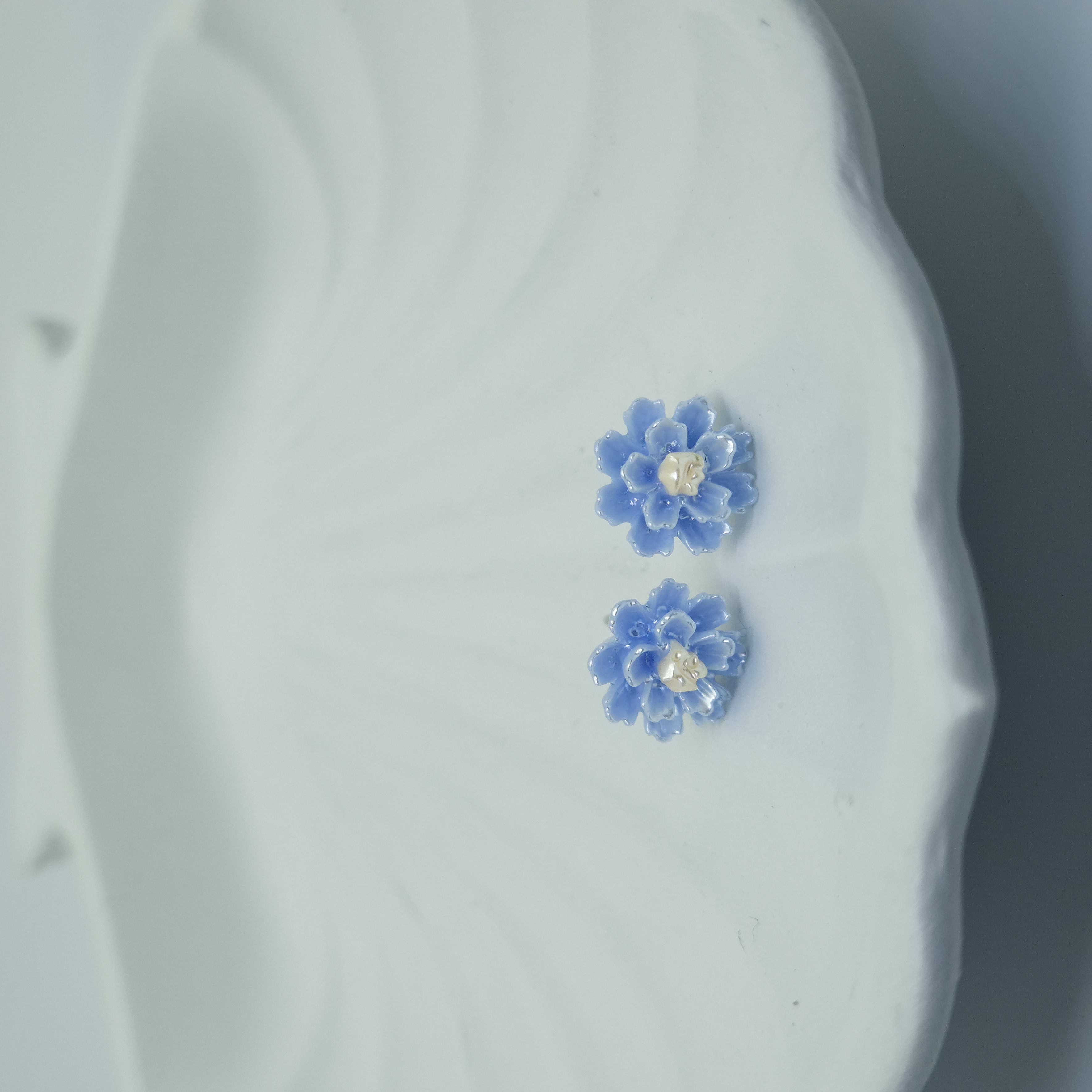 Layered Petal Bloom Style Stud Earrings