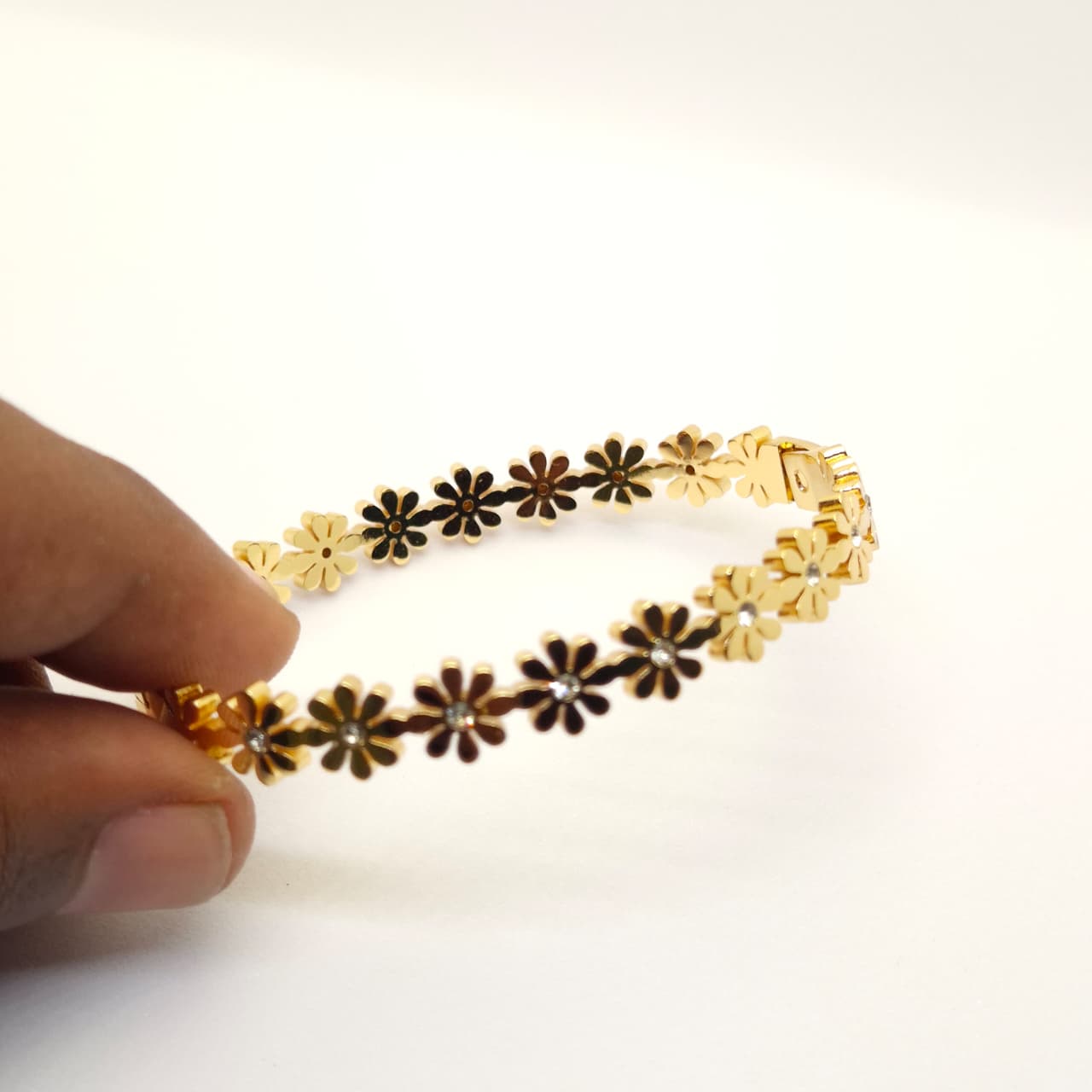 Anti Tarnish Floral Design Kada Bracelet