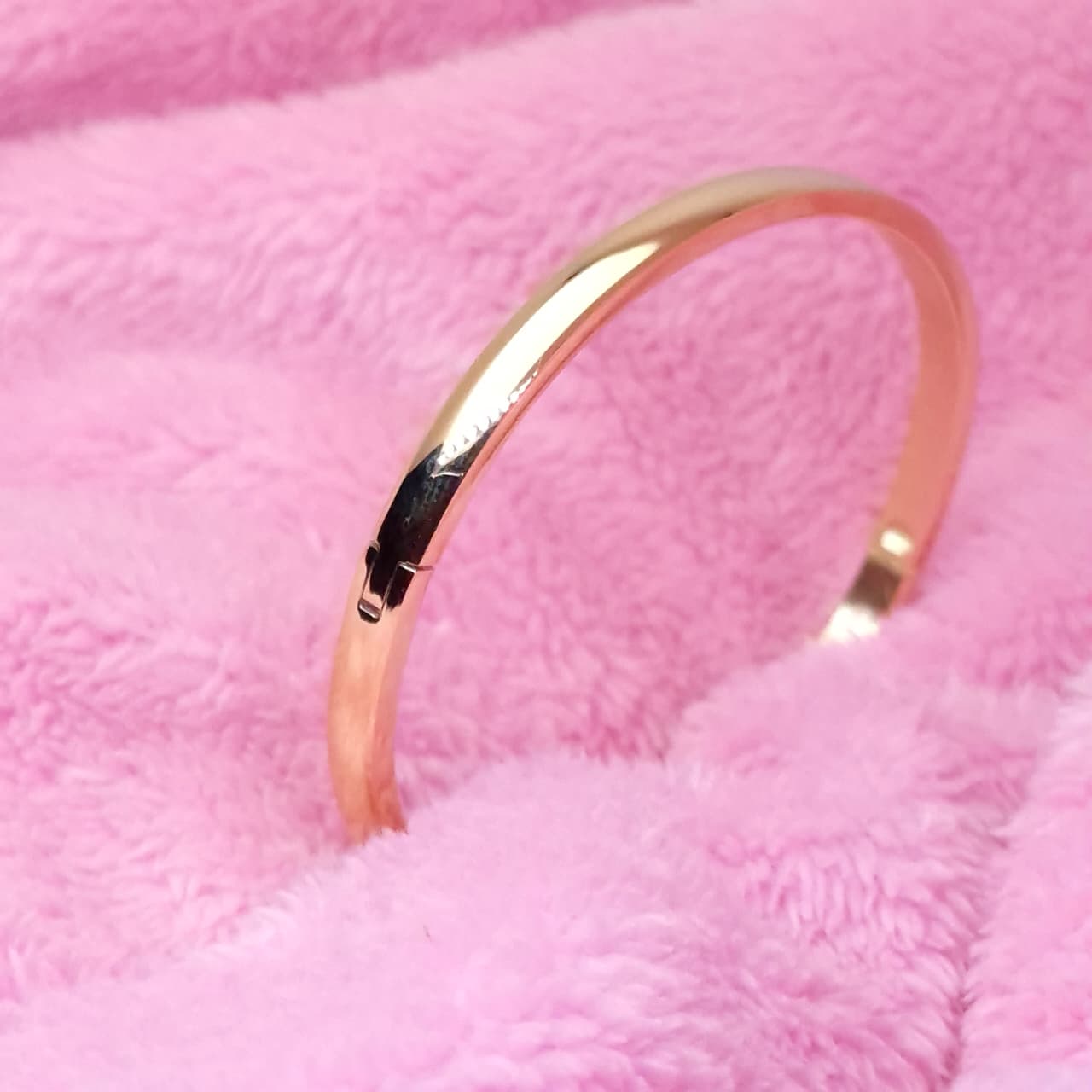 Anti Tarnish Elegant Gold-Plated Oval Bracelet