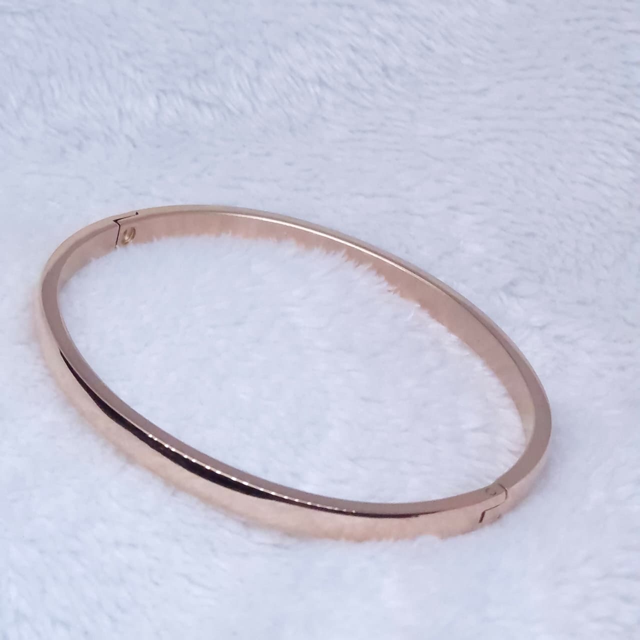 Pinkish Gold Classic Oval Bracelet