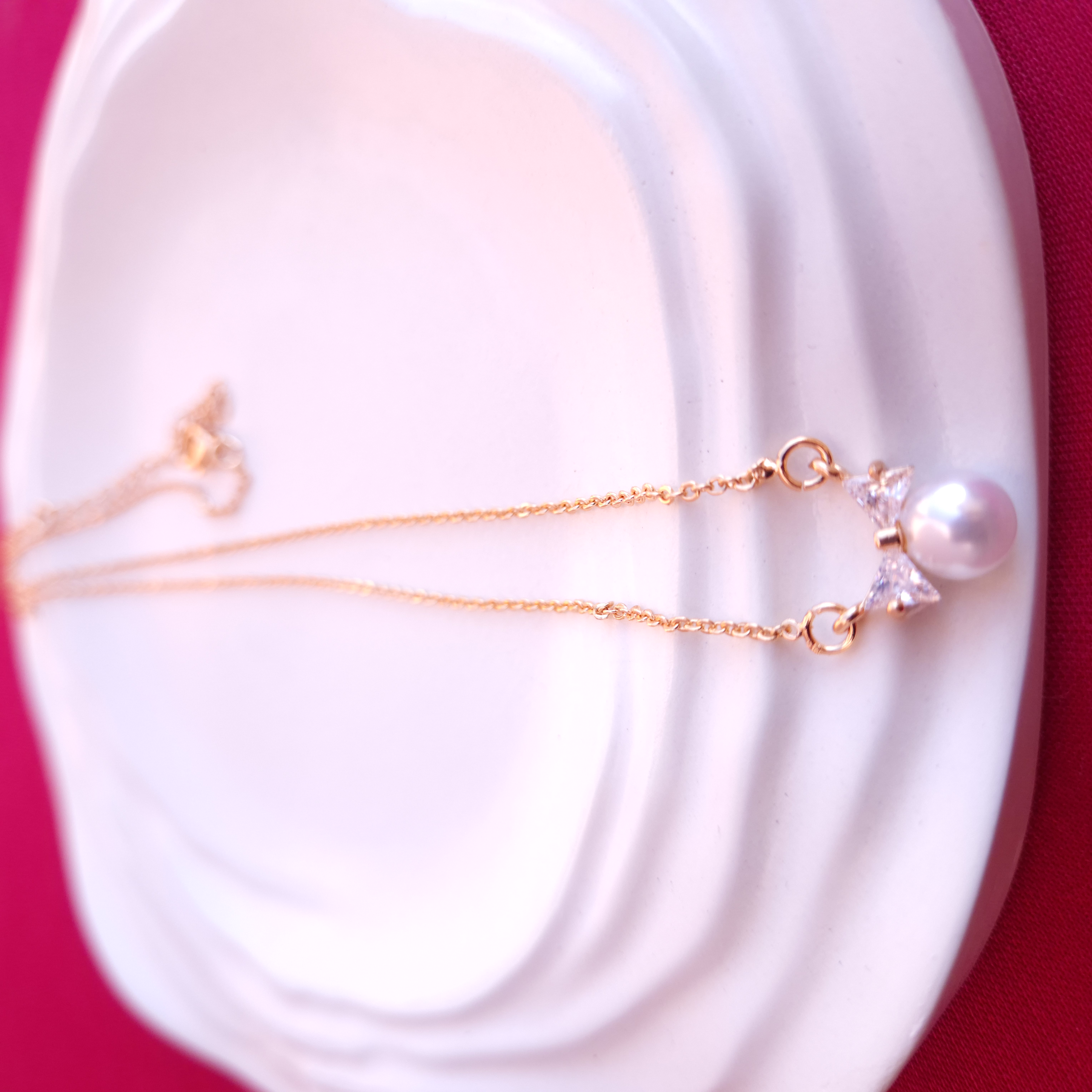 Anti Tarnish Pearl Pendant Invisible Chain 