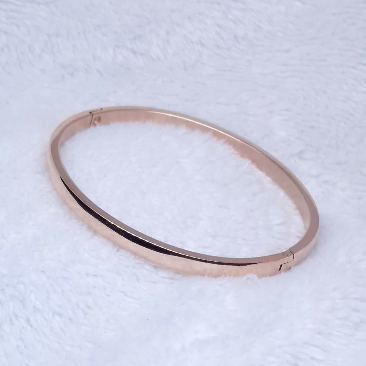 Pinkish Gold Classic Oval Bracelet