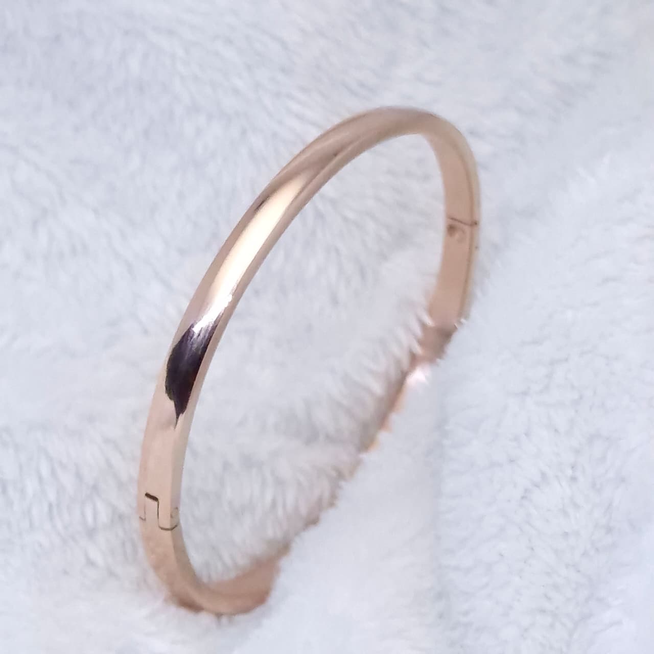 Pinkish Gold Classic Oval Bracelet