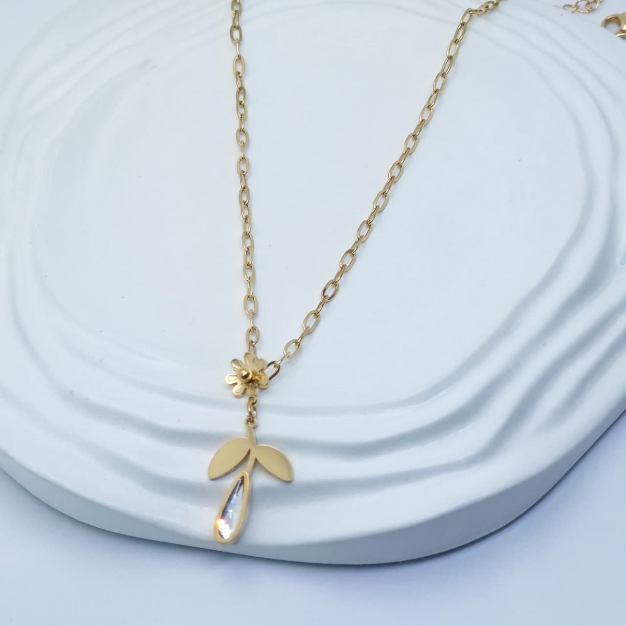 Anti Tarnish Gold Floral Pendant Necklace