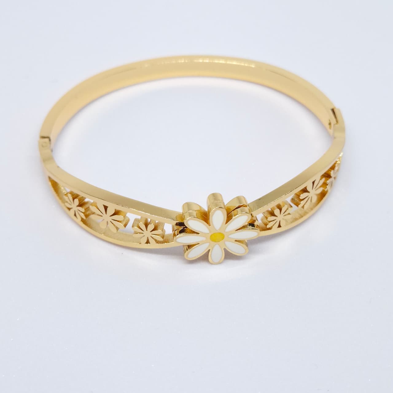 Anti Tarnish White Enamel Daisy Bracelet