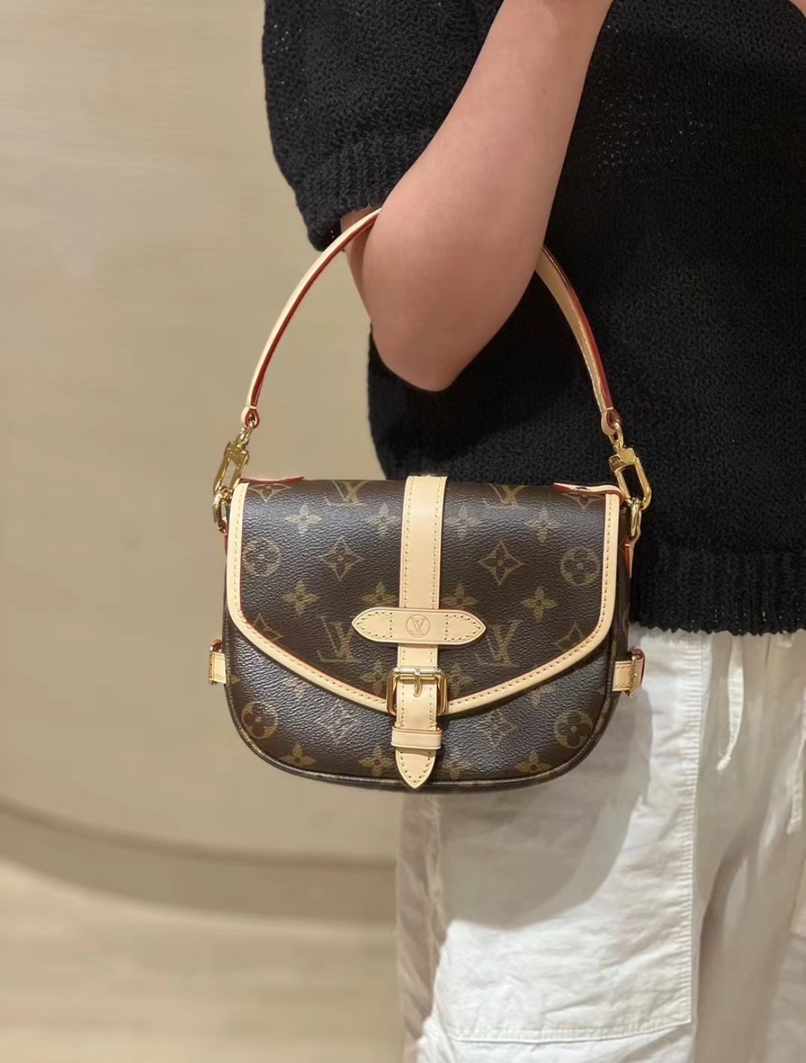 No.29-LV Monogram Leather Shoulder Bag