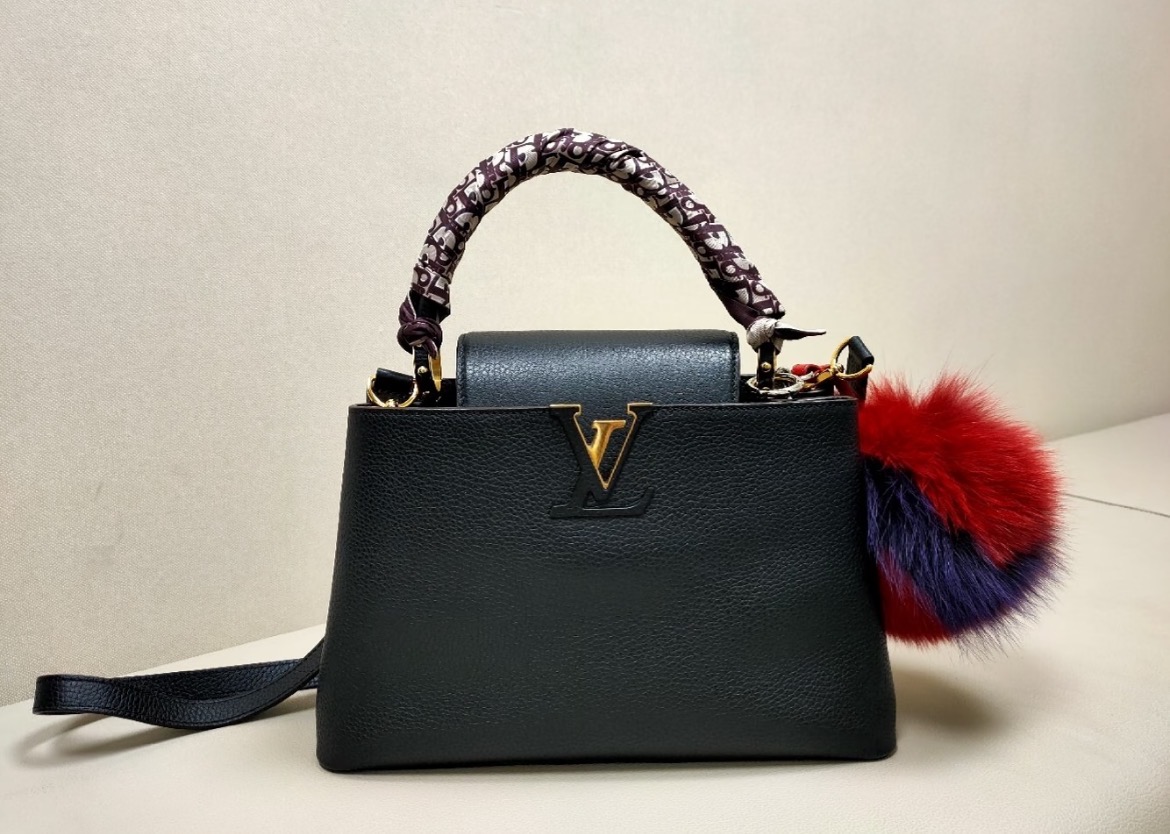No.15-LV Elegant Black Handbag