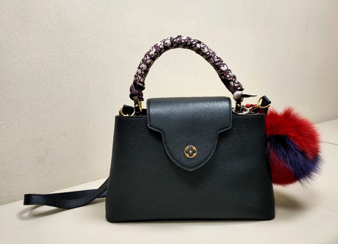 No.15-LV Elegant Black Handbag