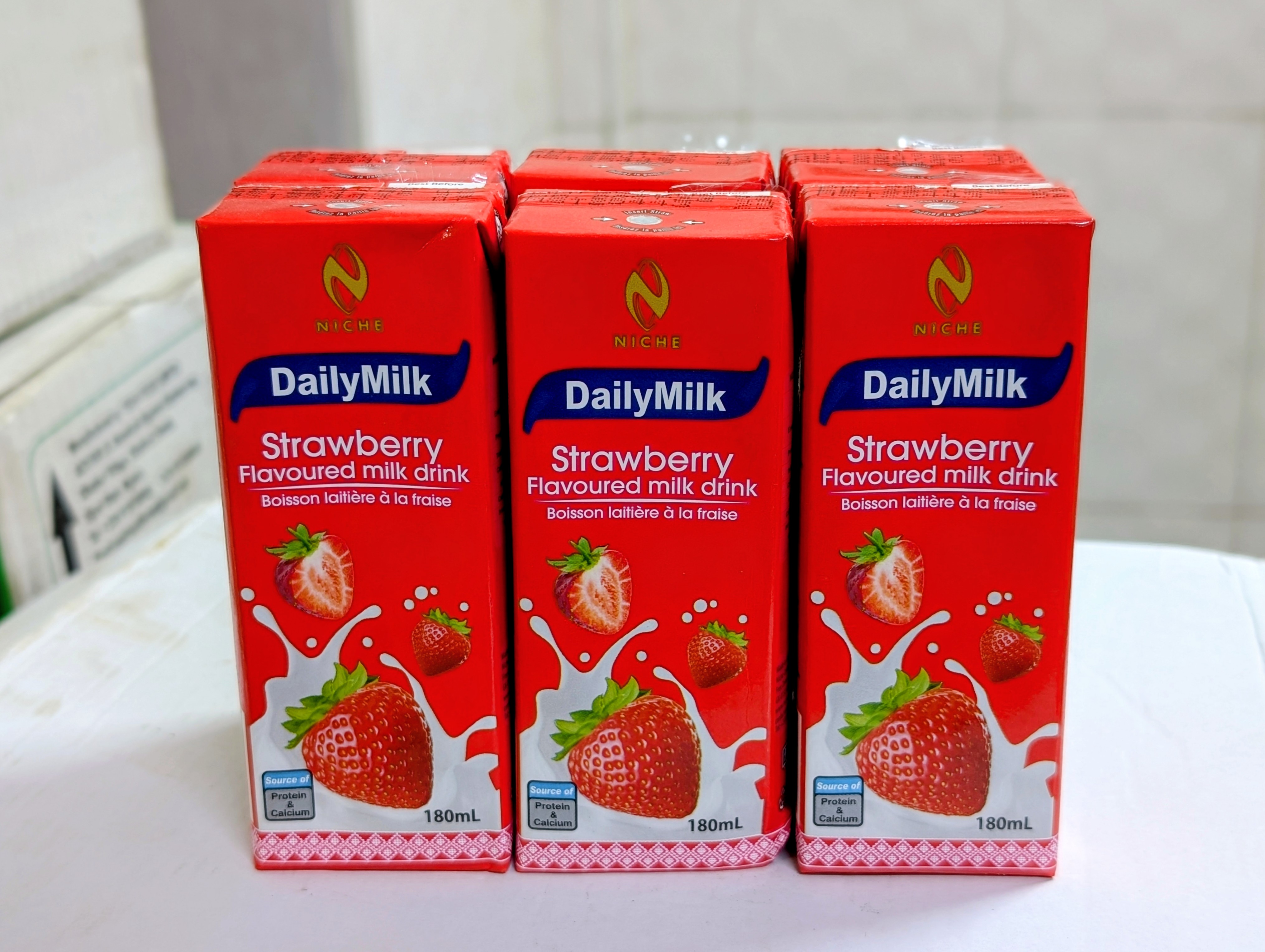 DailyMilk Strawberry Flavoured Drink 200ml x6pcs