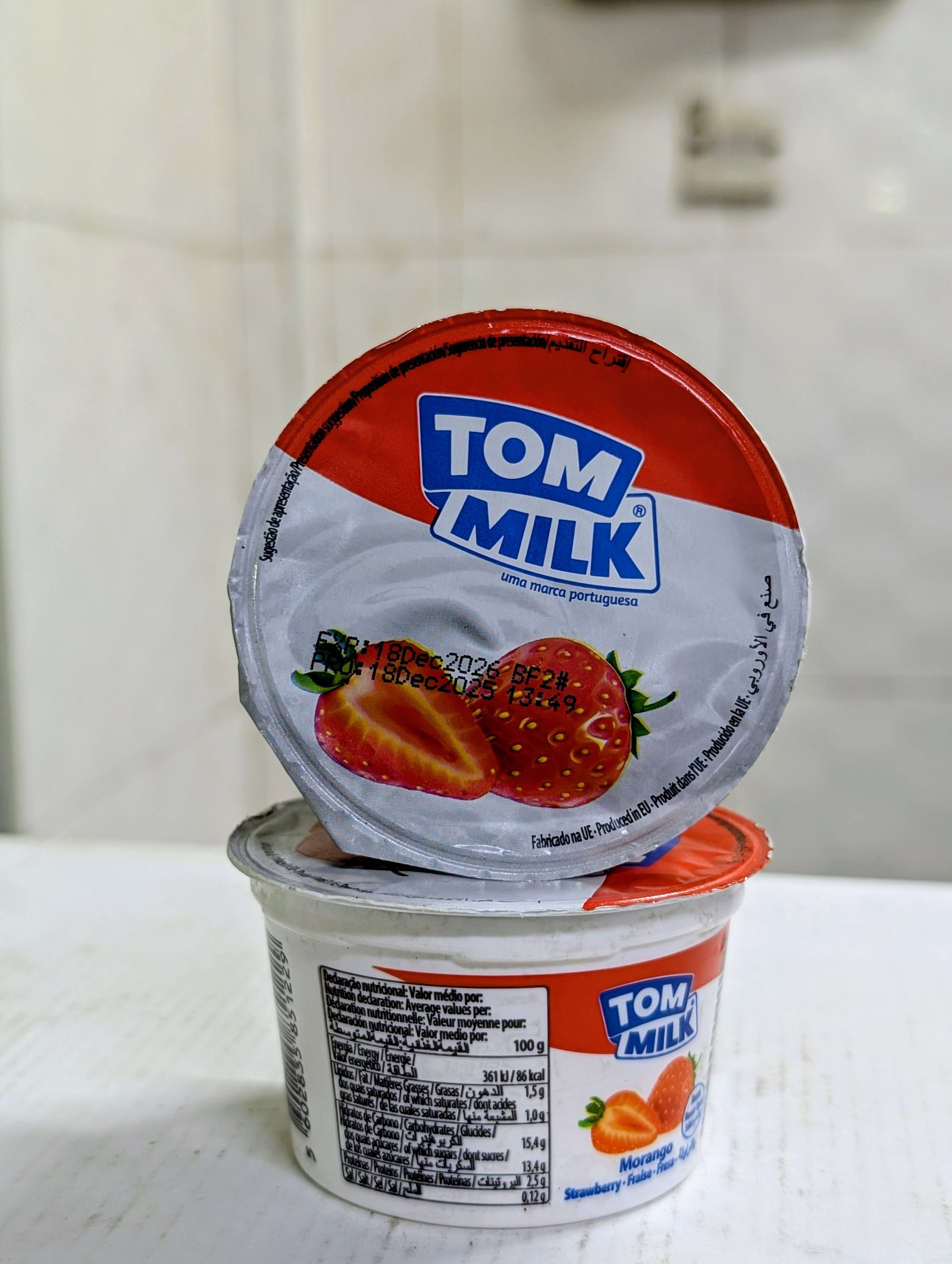 Tom Milk Strawberry Yogurt
