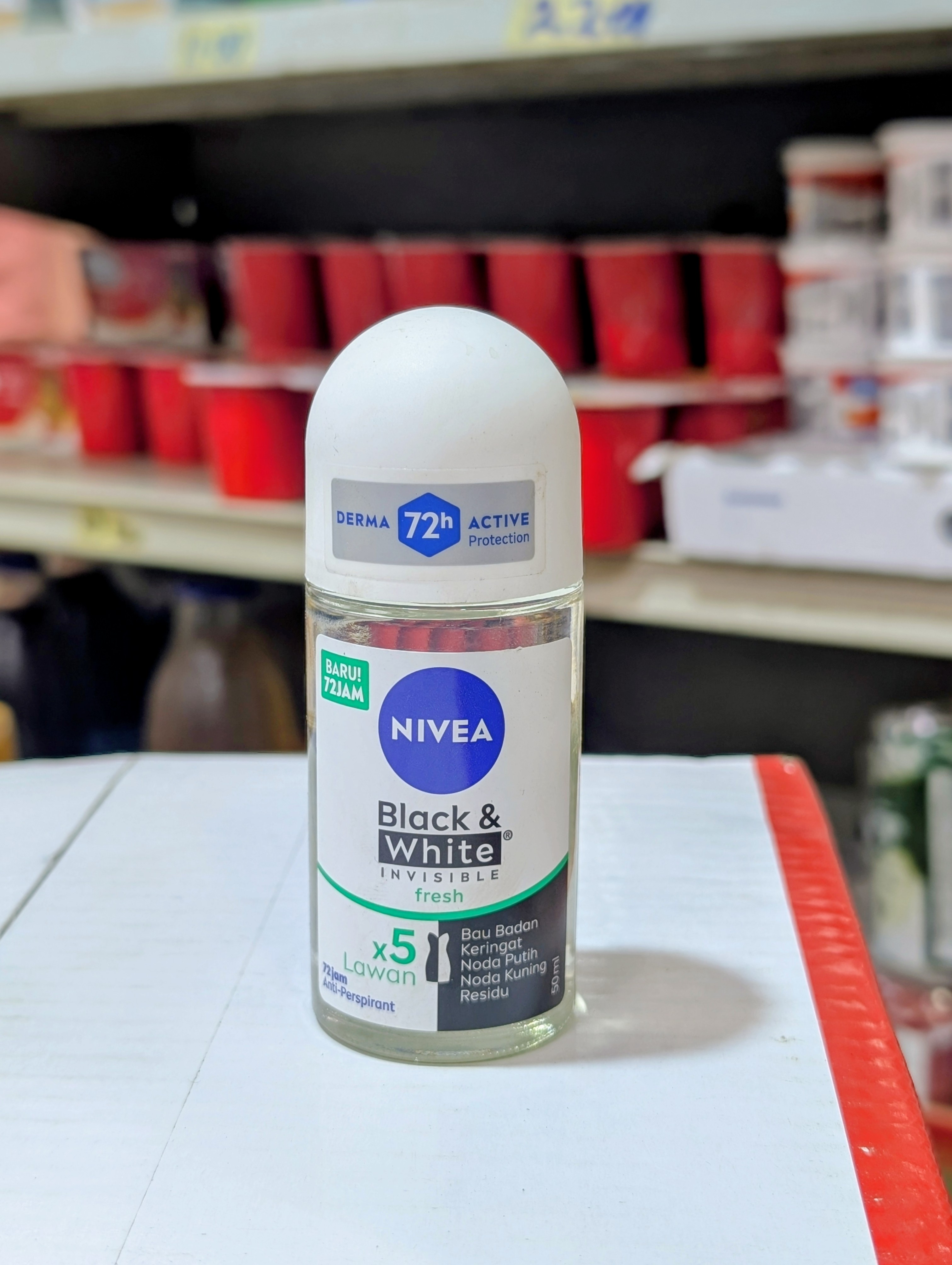 NIVEA Black & White Invisible Fresh Roll-On