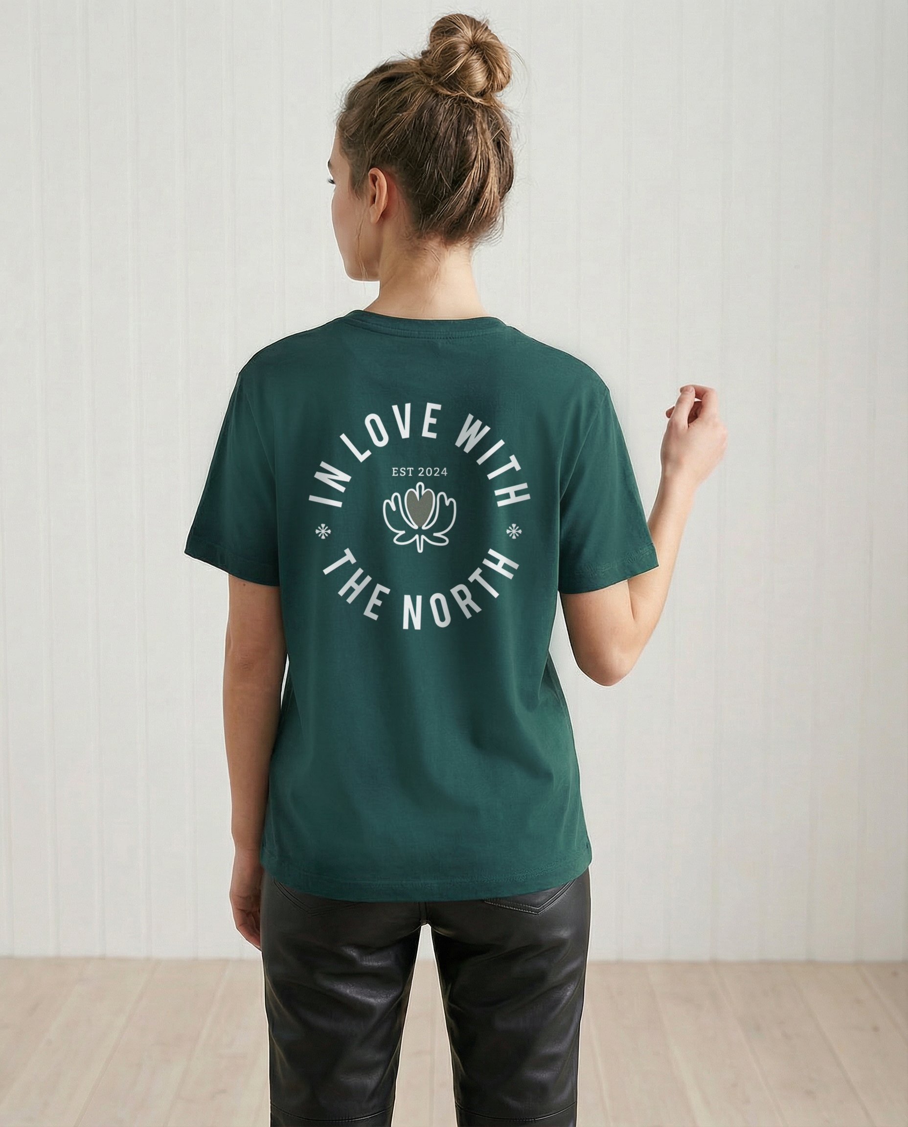 IN LOVE WITH THE NORTH - T-Shirt - leicht oversize