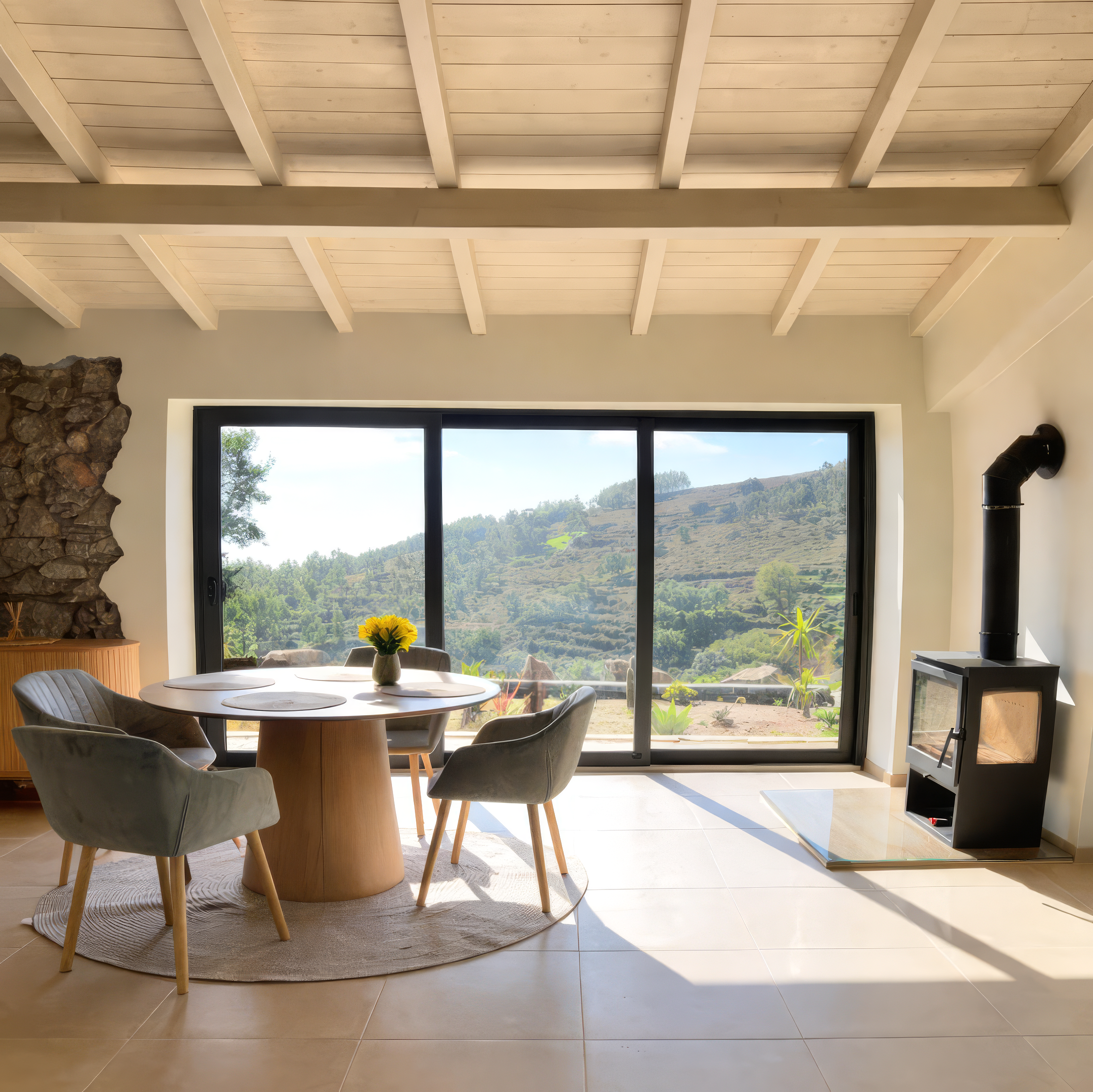 Um refúgio privado off-grid com vistas inspiradoras — a poucos minutos de Monchique