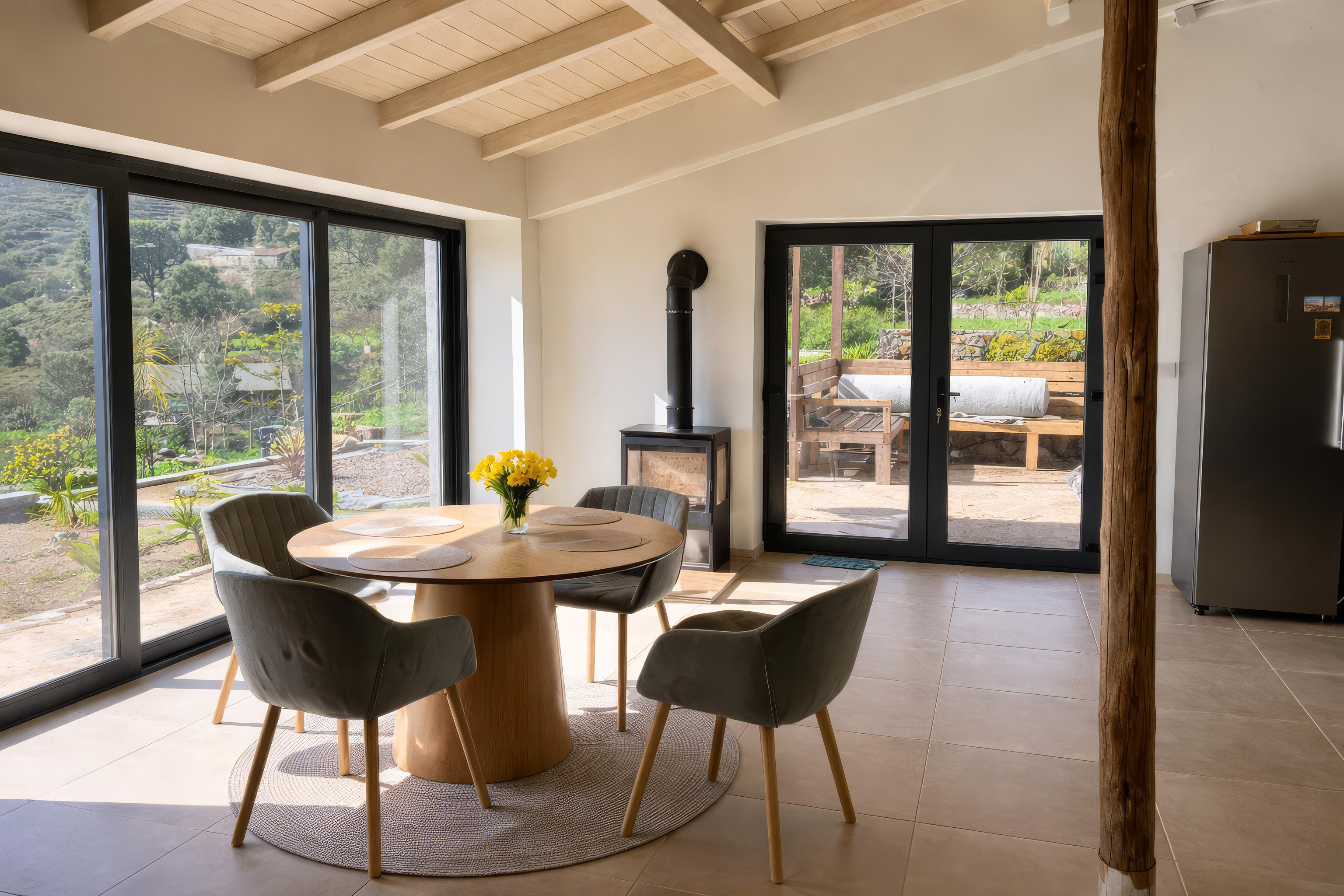 Um refúgio privado off-grid com vistas inspiradoras — a poucos minutos de Monchique