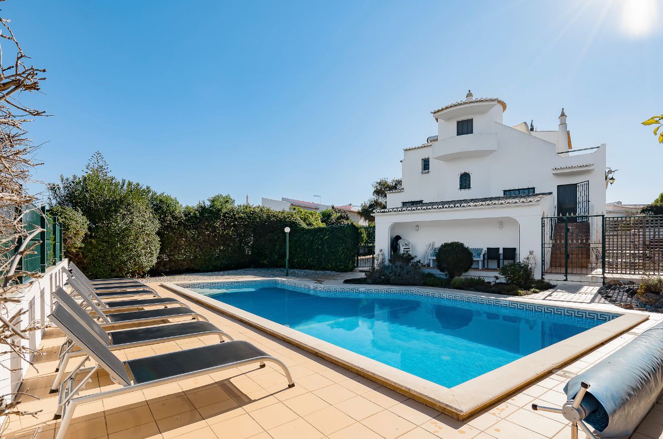 4-Bedroom Villa with Sea & Mountain Views in Sesmarias, Carvoeiro