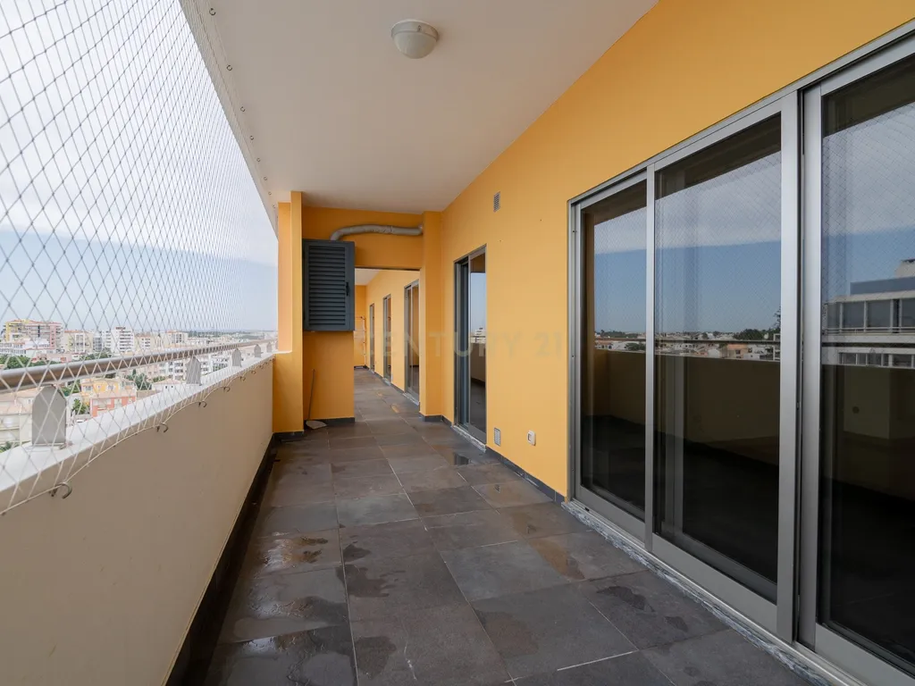 Stunning 3-Bedroom Apartment in Portimão, Faro