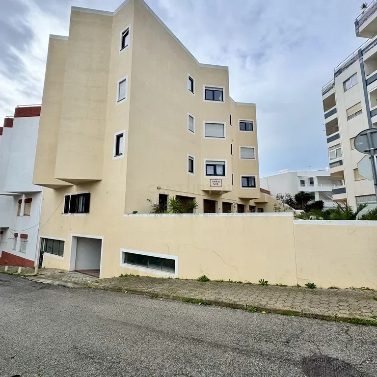 Oportunidade de Investimento na Praia da Luz, Lagos: Edifício com Vista Mar para Hotel Boutique ou Alojamento Local, Algarve, Portugal