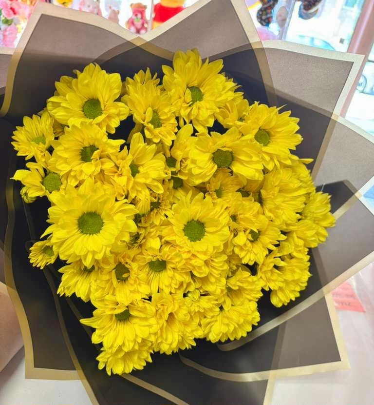 Bright Yellow Daisy Bouquet