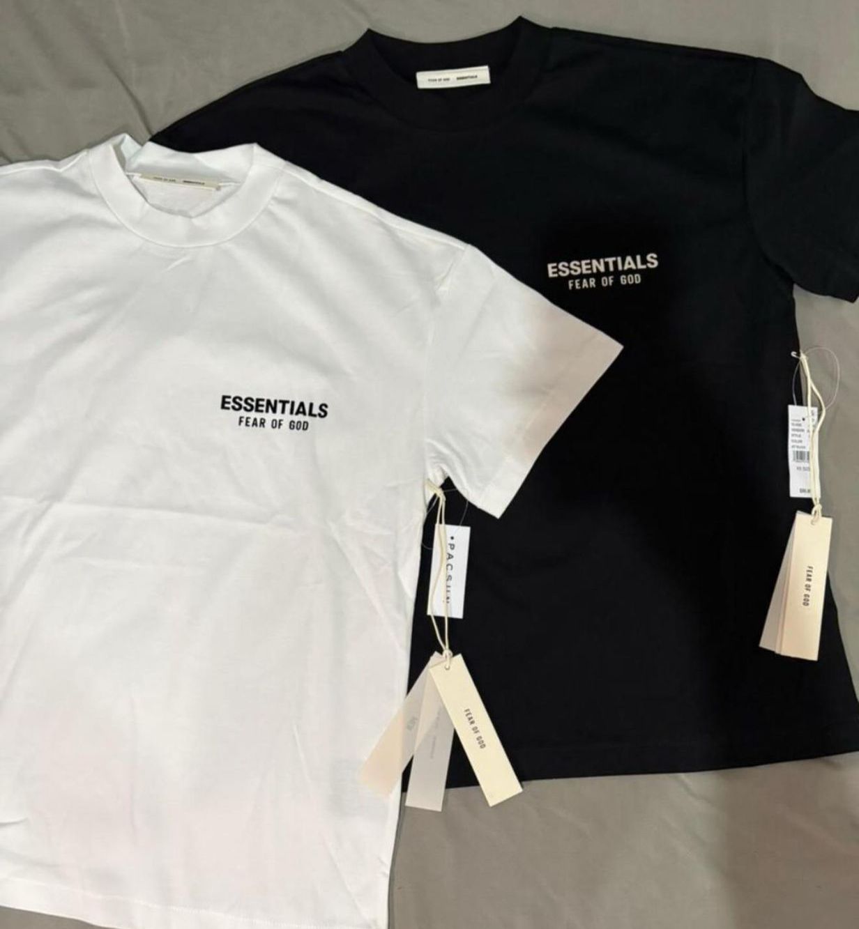 Playera Essentials 2025