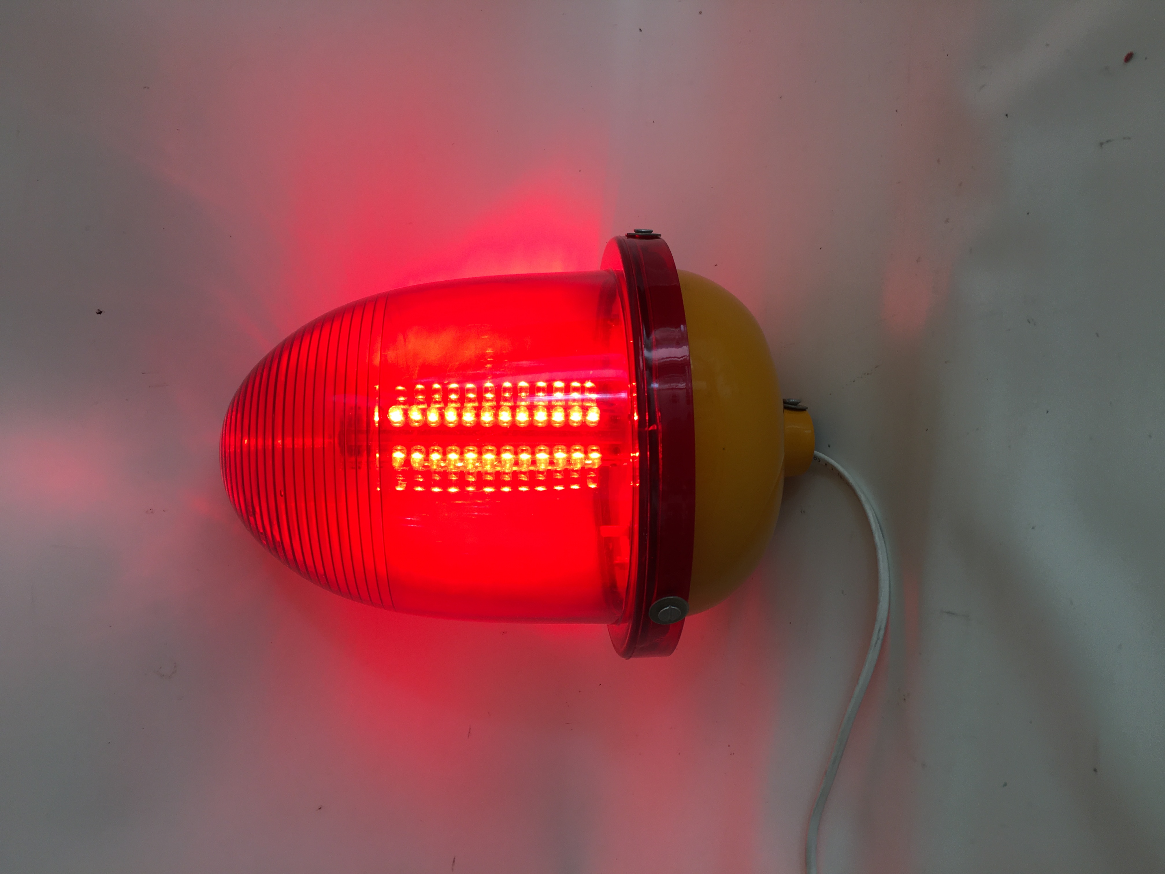 LED TOWER / AVIATION LIGHT SINGLE WITH POLY-CARBONATE DOME & ALUMINUM BASE  WITH AUTOMATIC ON & OFF