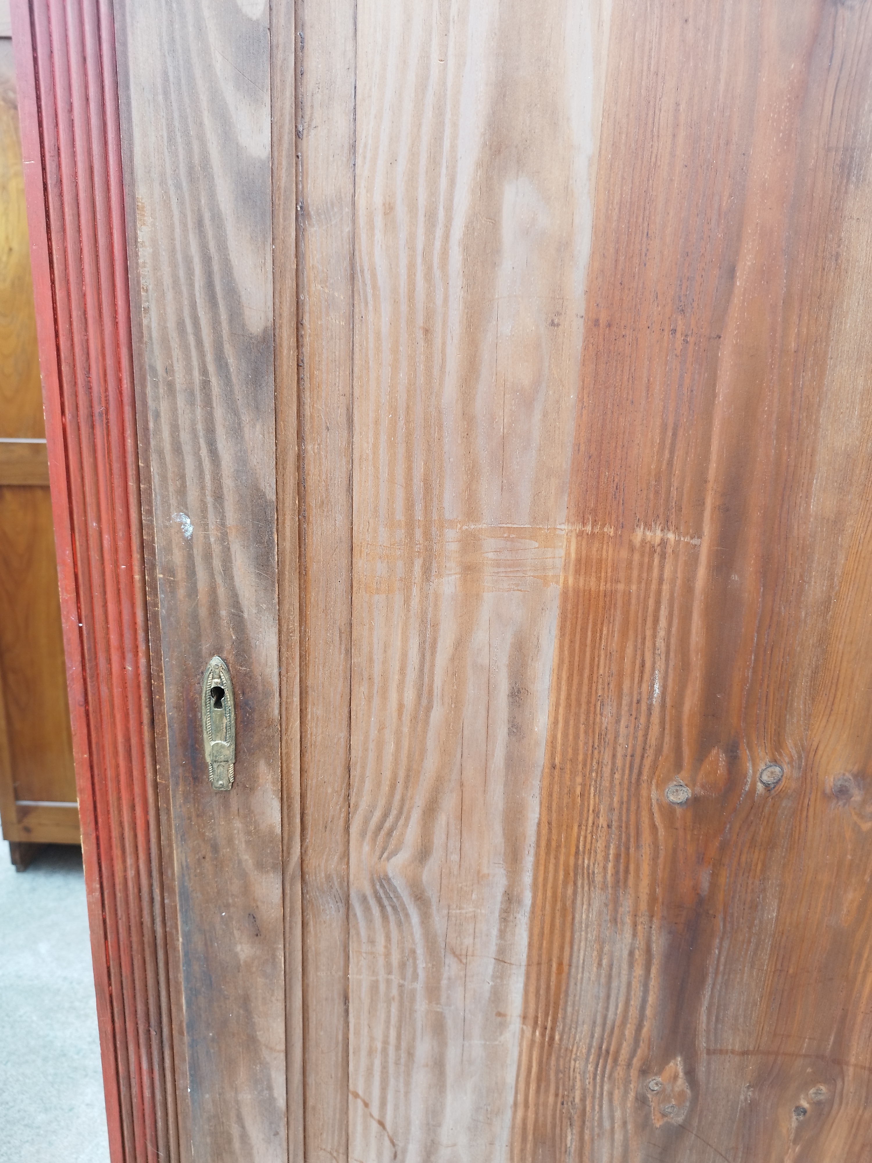 Armoire en bois massif