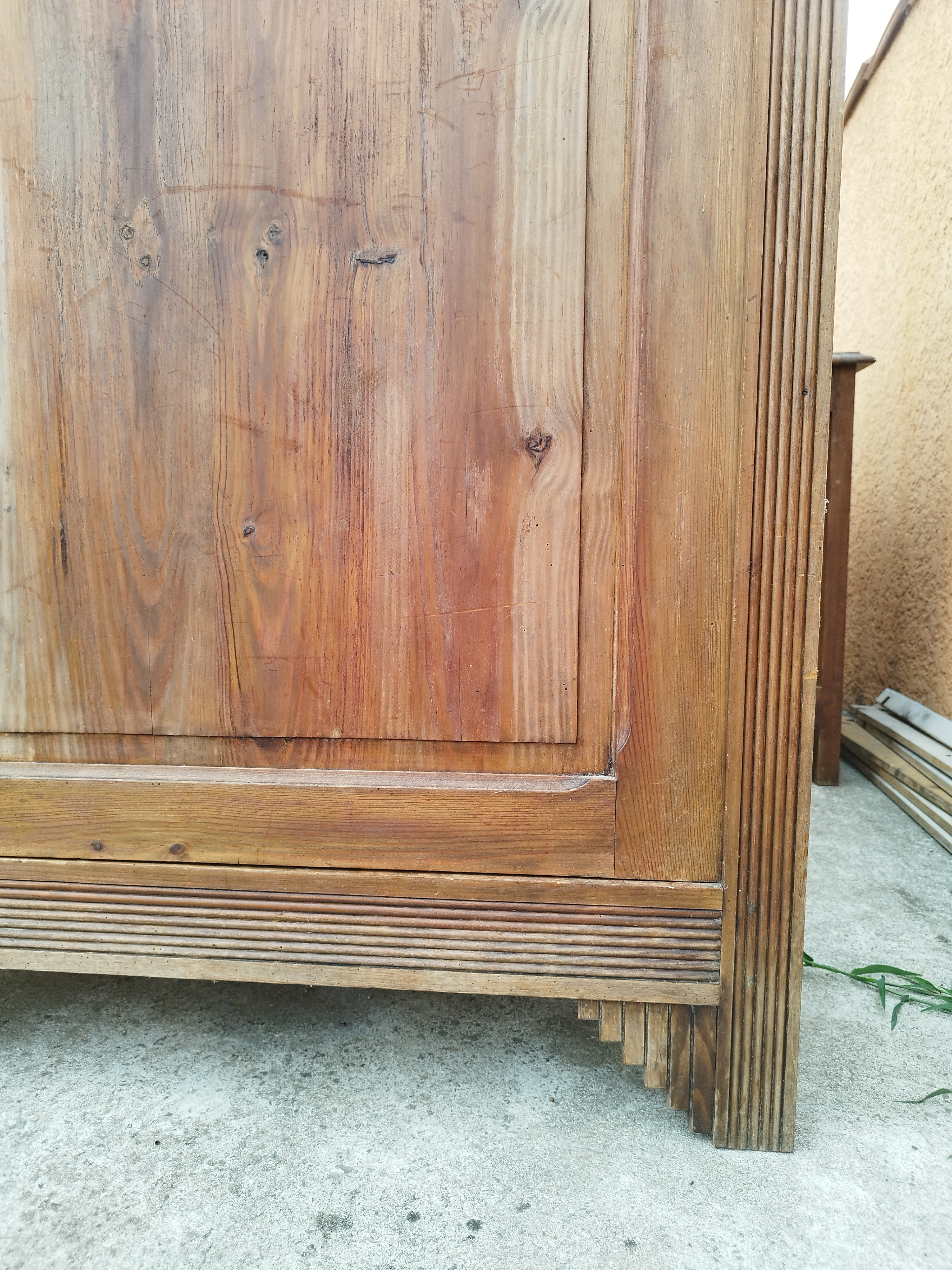 Armoire en bois massif
