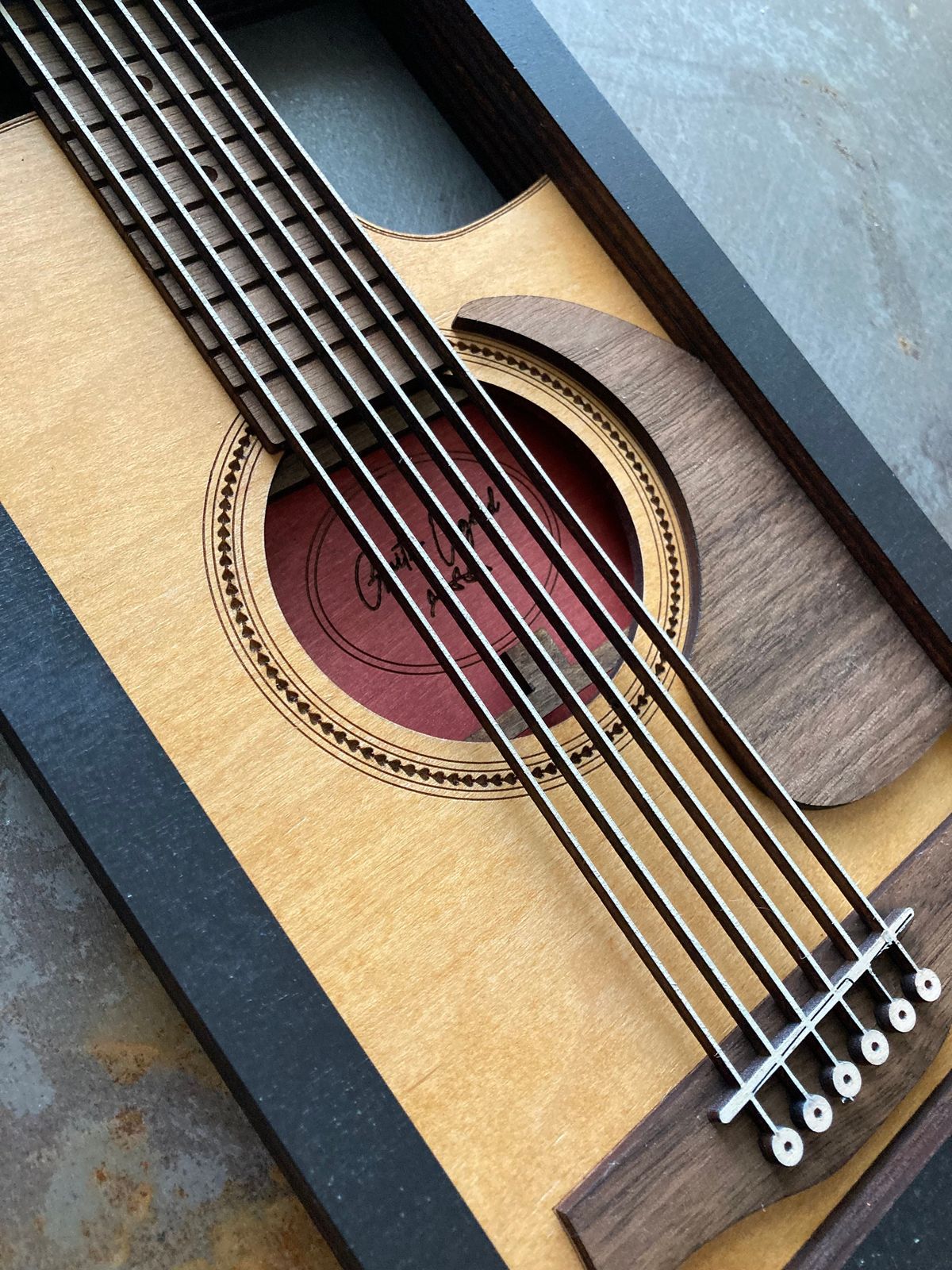 Guitarra decorativa de madera