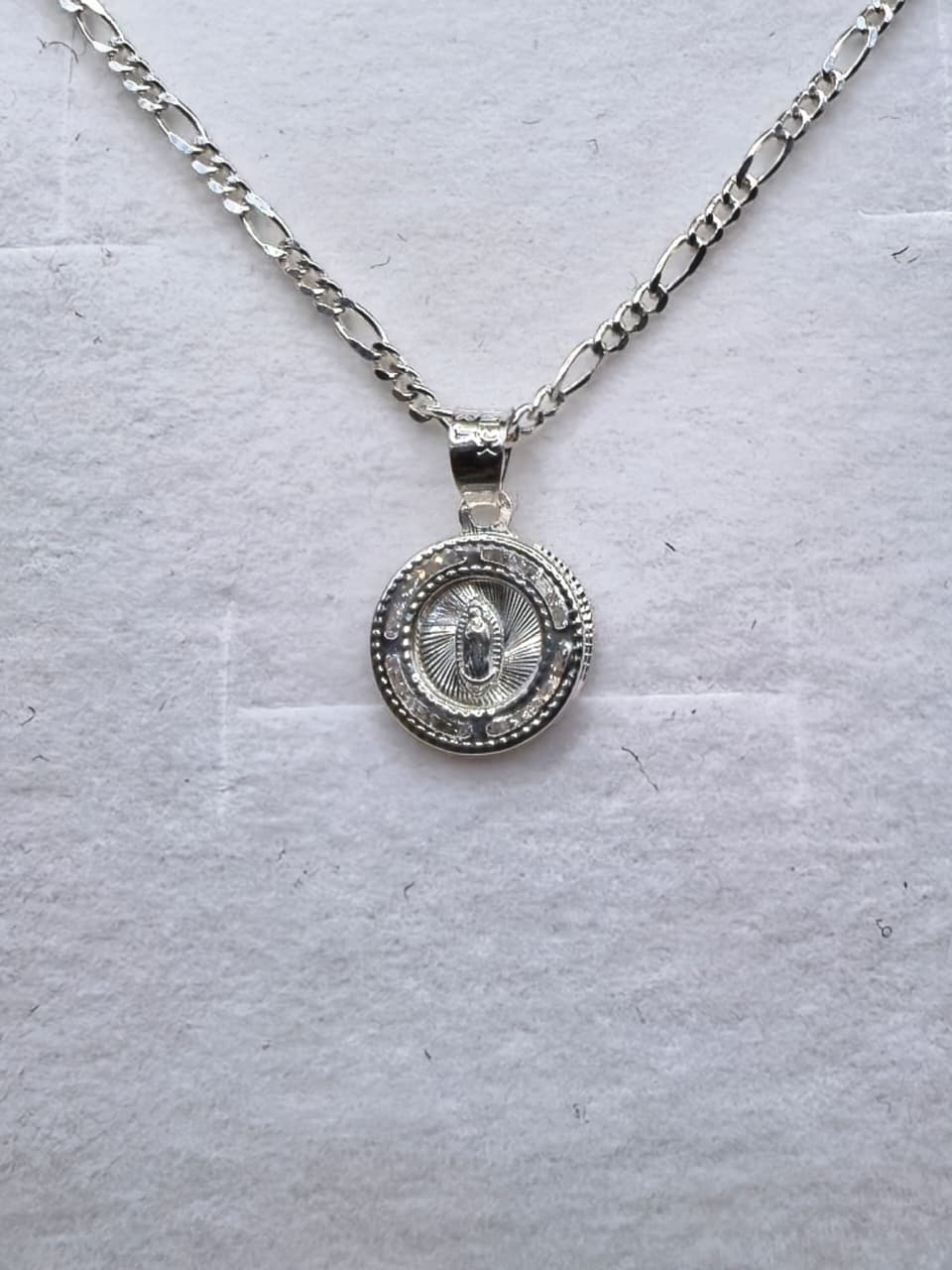 Medalla Virgen Redonda con Circonia