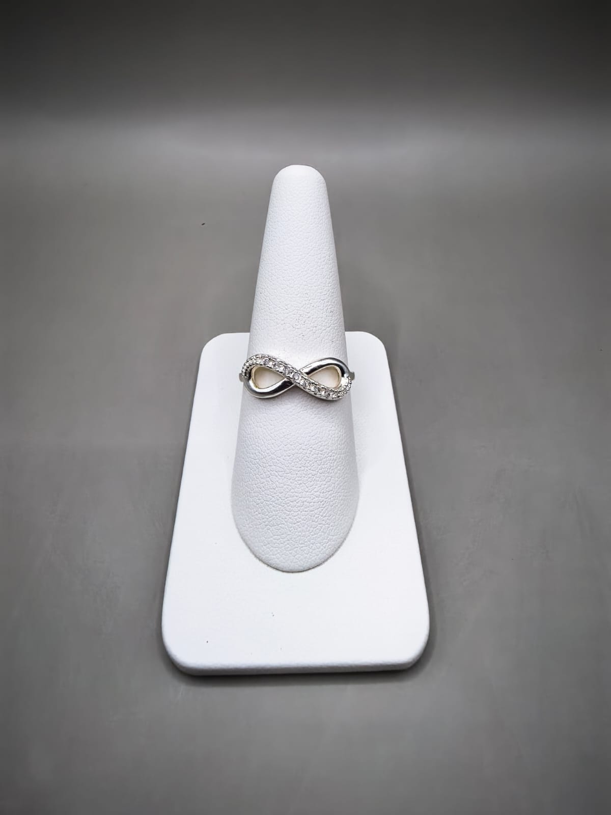 Anillo Infinito con Circonias