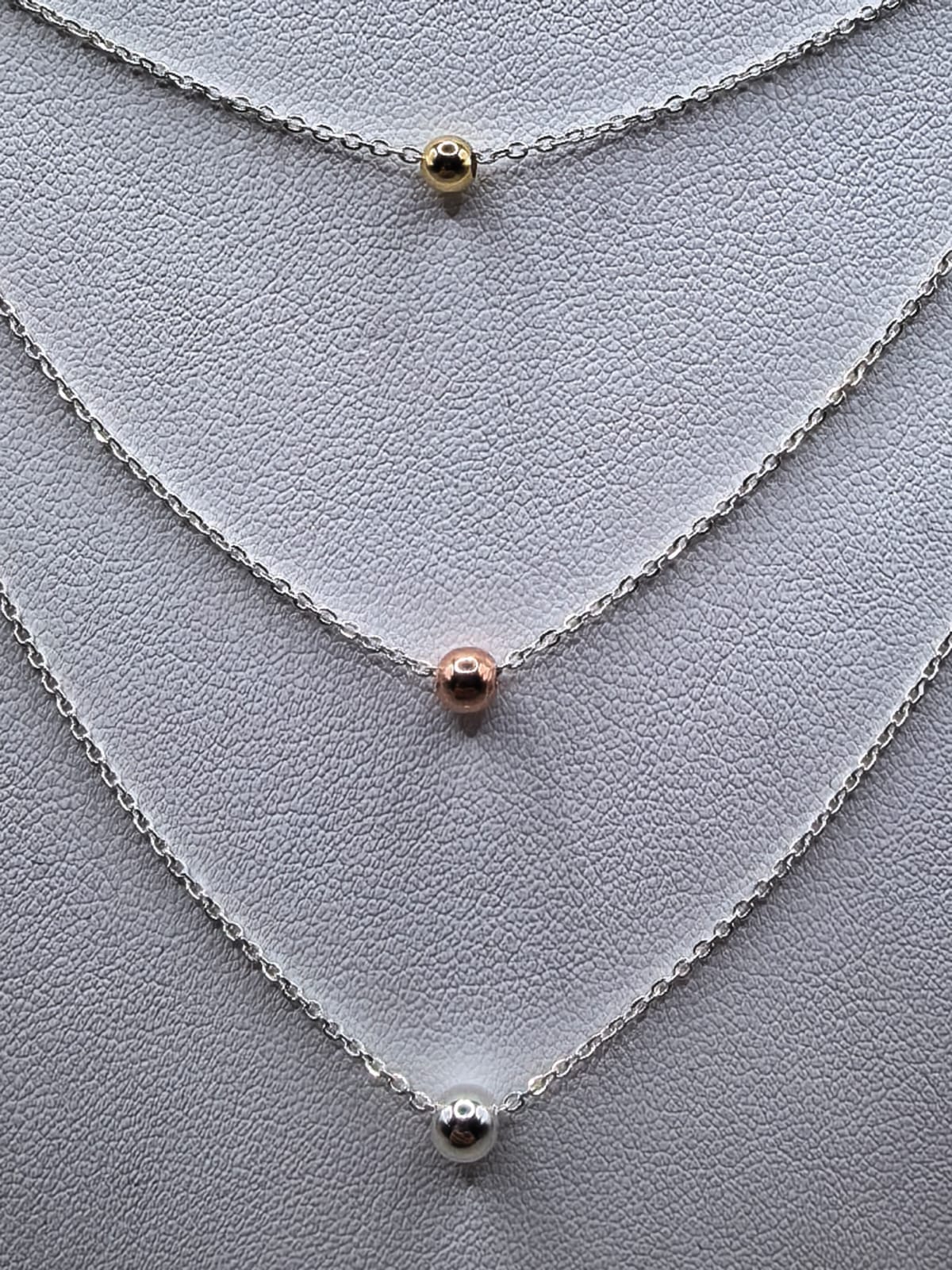 Gargantilla triple con esferas de plata