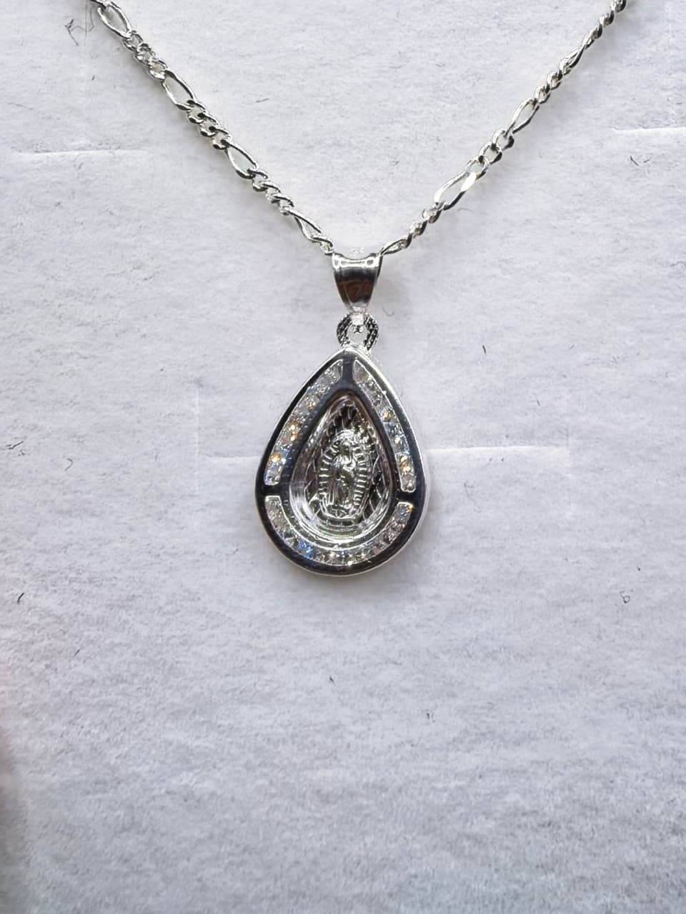 Medalla Virgen Gota Circonia