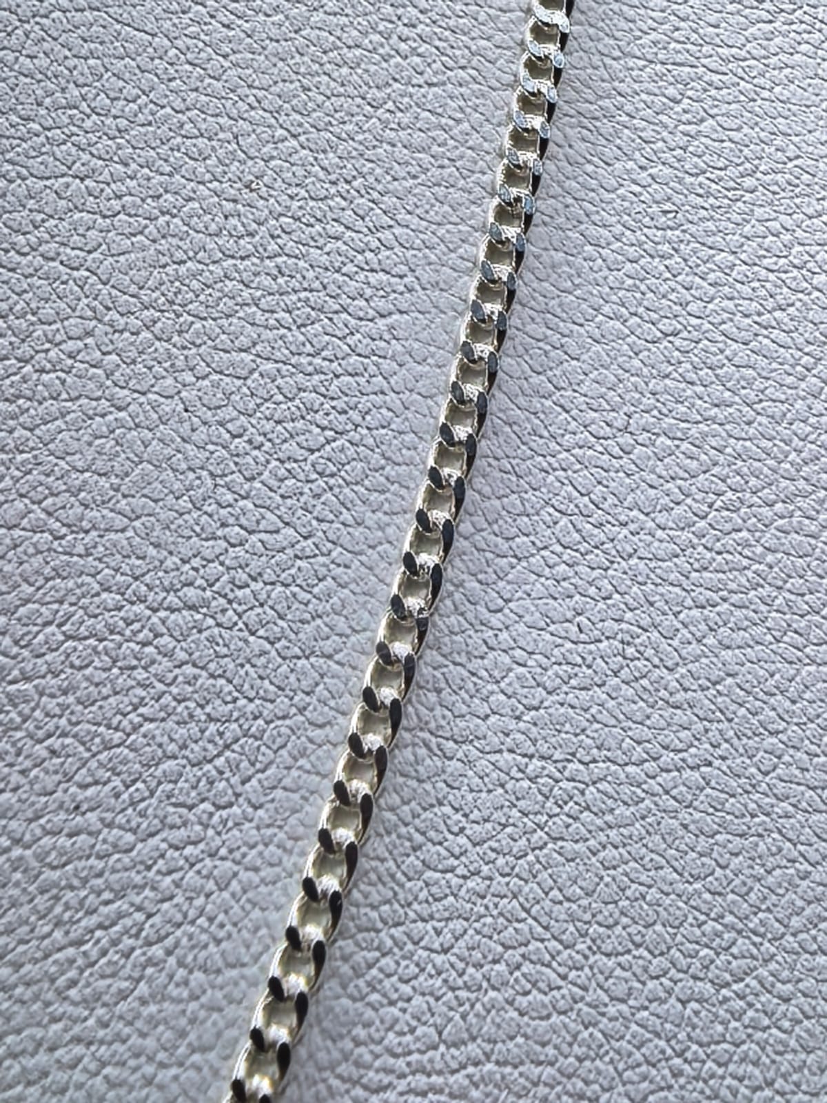 Cadena Tejido estilo Cubana Delgada