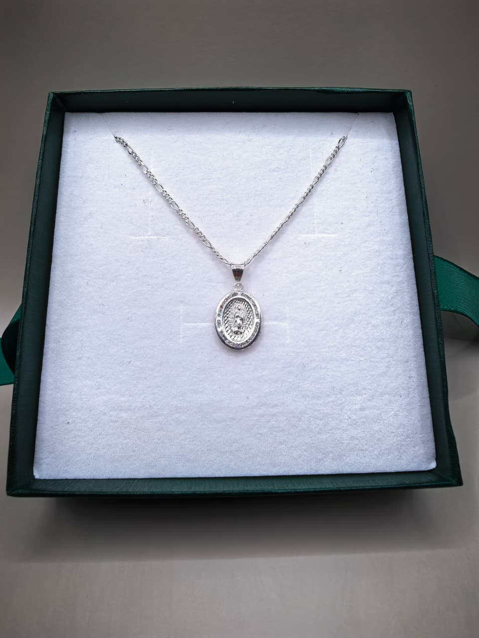 Medalla Virgen Ovalada