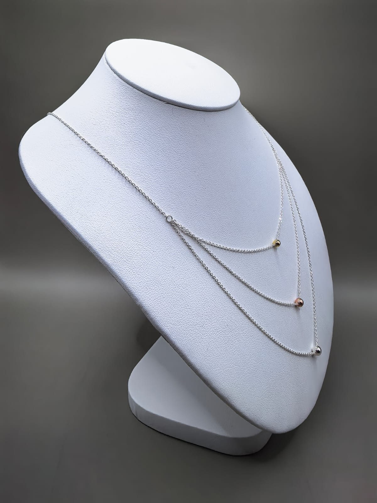 Gargantilla triple con esferas de plata