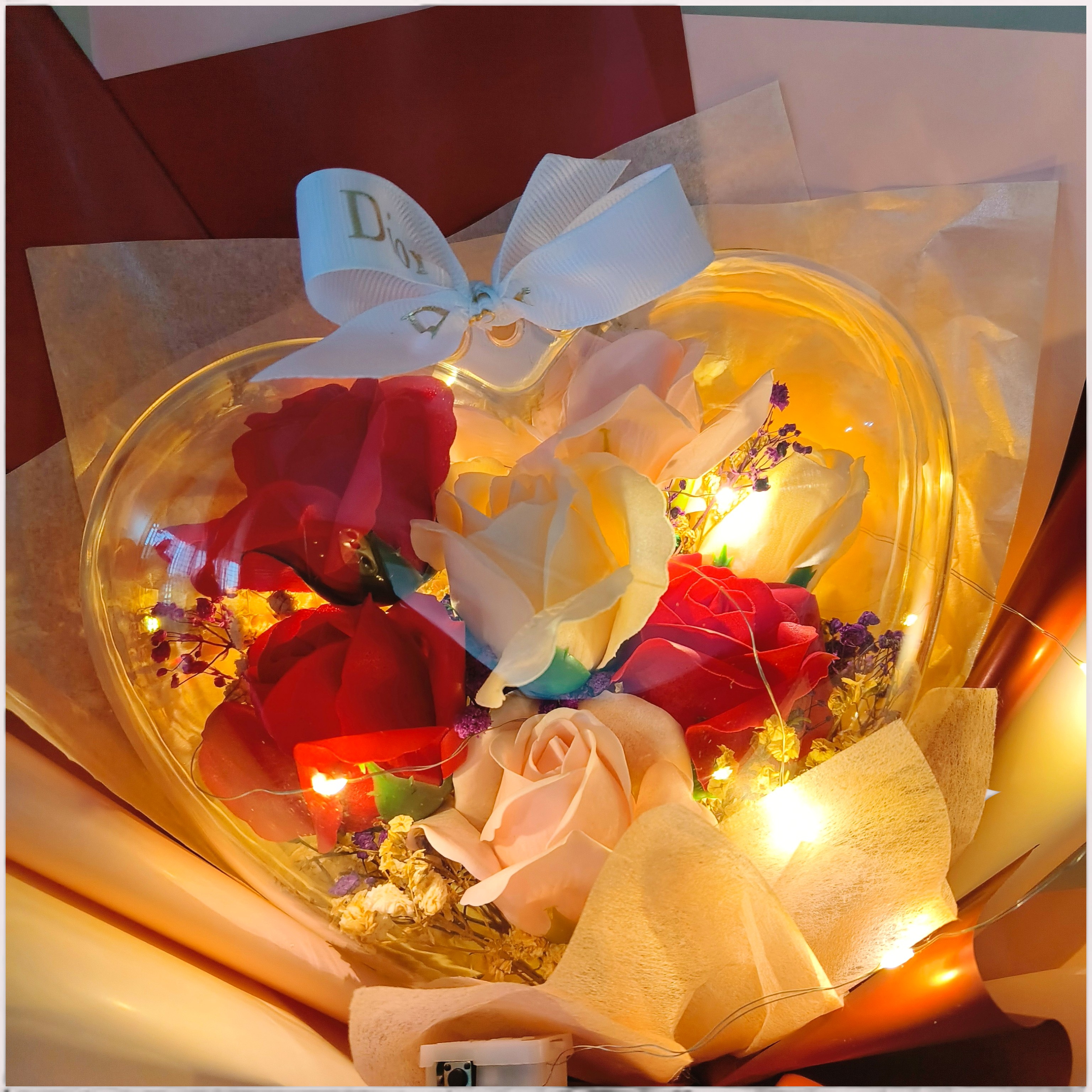 LED Acrylic Heart Flower Bouquet RM160 | Anniversary & Birthday Gift Delivery Penang 发光玫瑰花束 亚克力透明爱心花盒