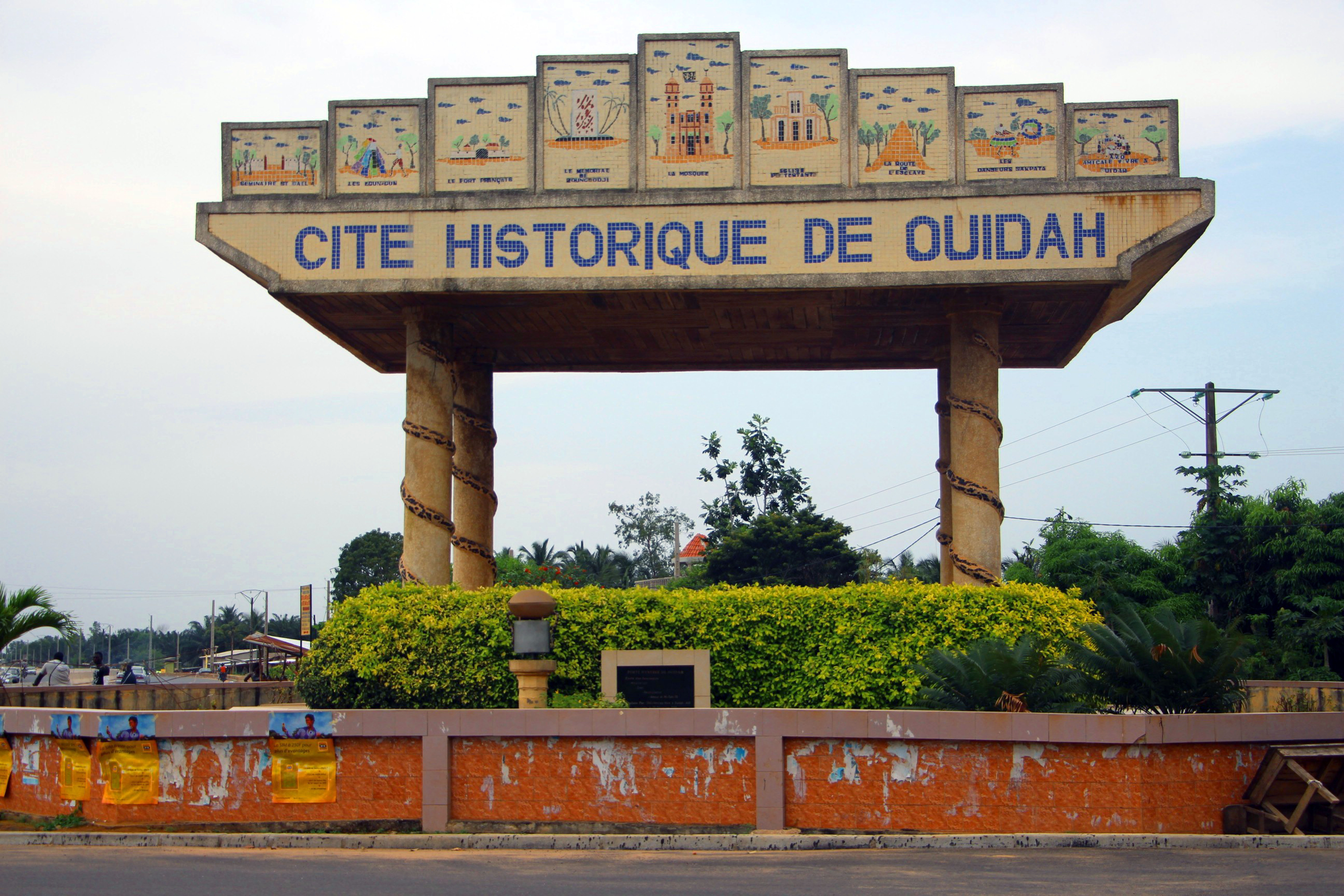 👉 Explora la ruta de la esclavitud y la cultura vudú.