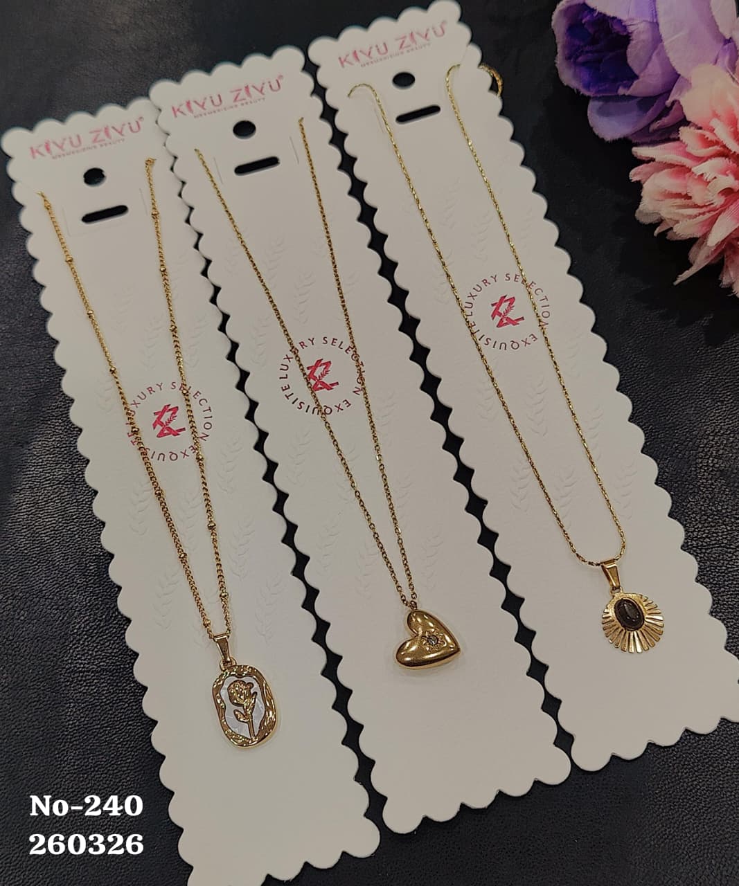 Elegant Gold Pendant Necklaces