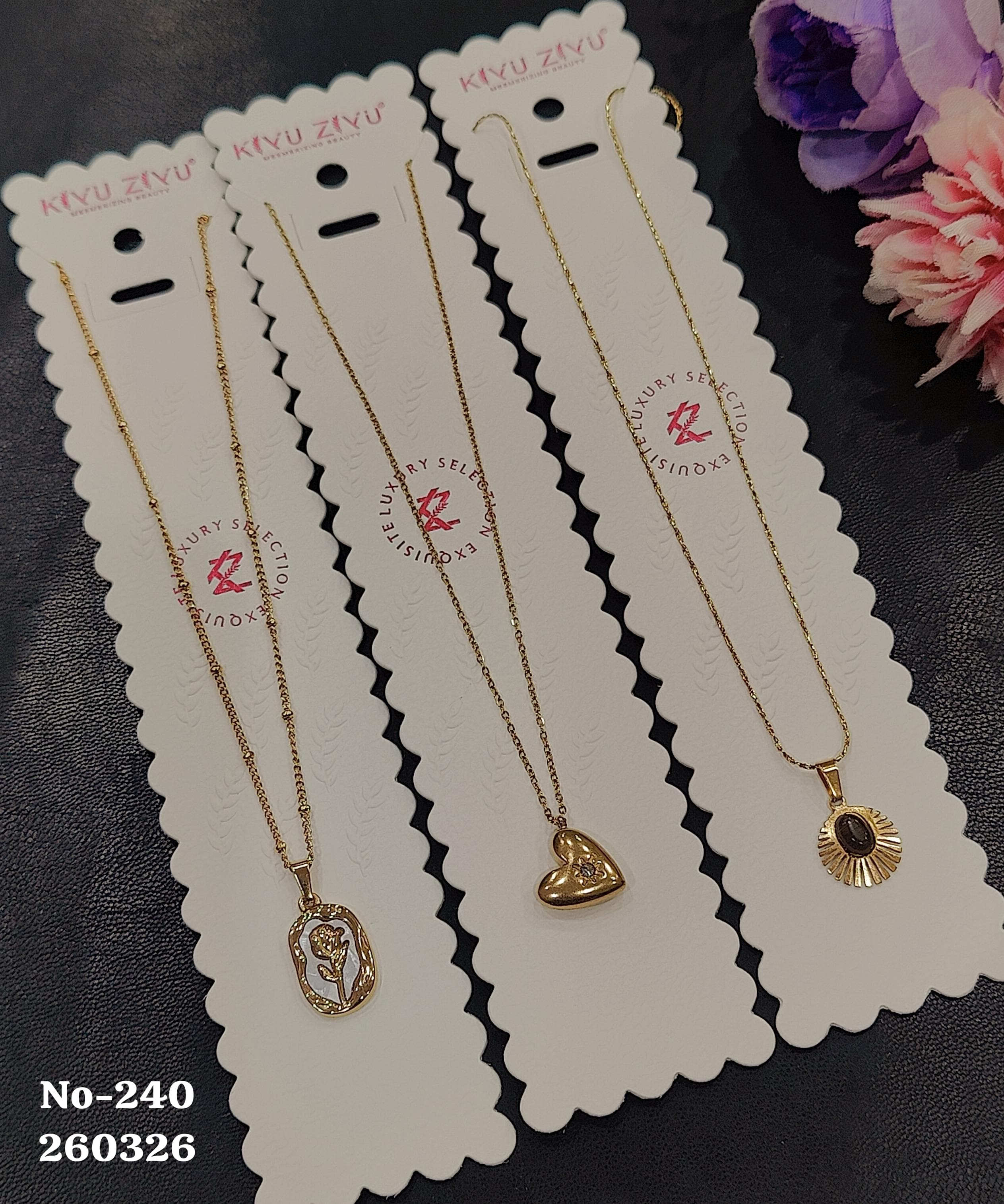 Elegant Gold Pendant Necklaces