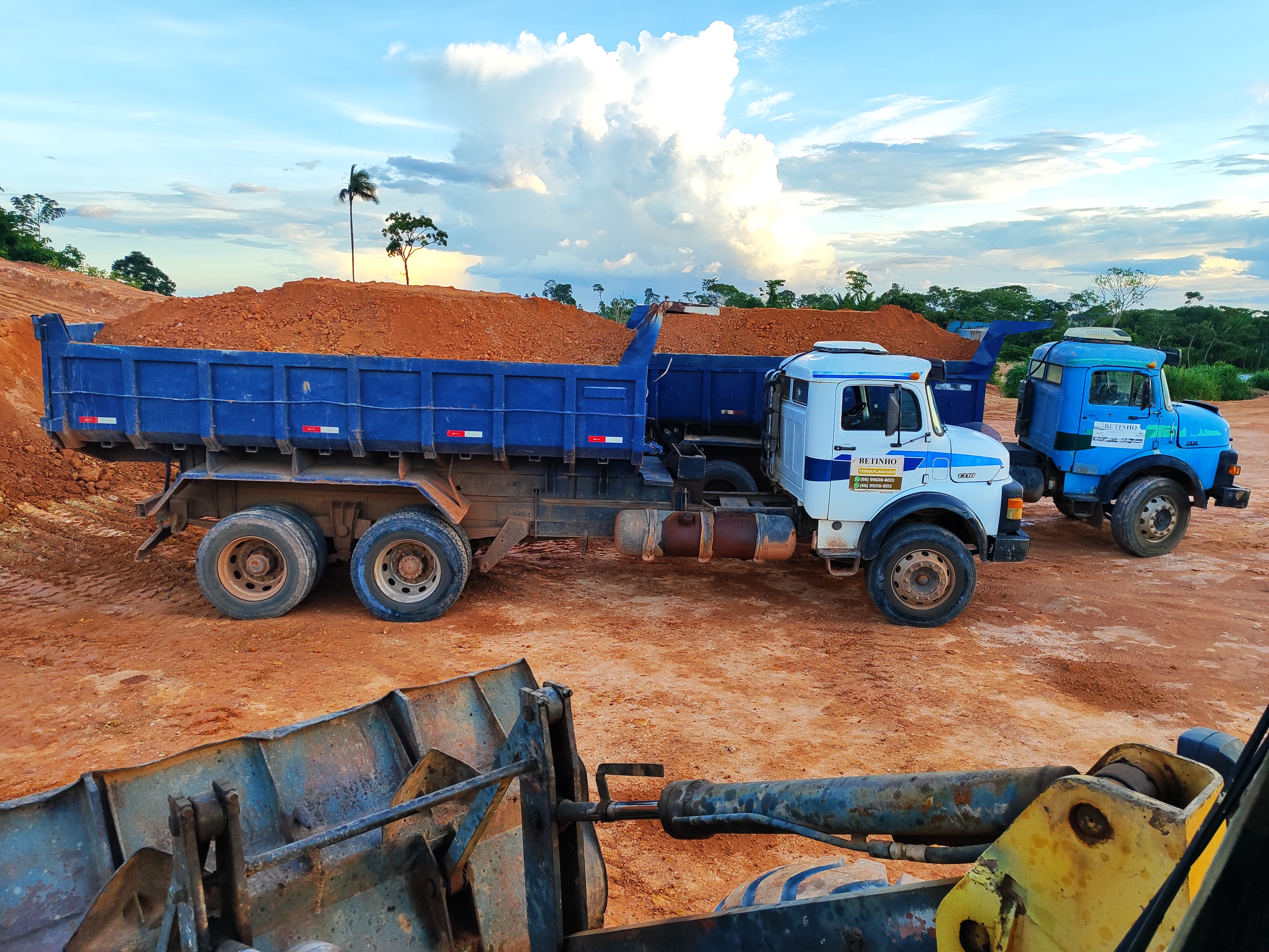 Carga de Terra e Cascalho