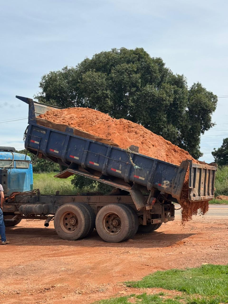 Carga de Terra e Cascalho