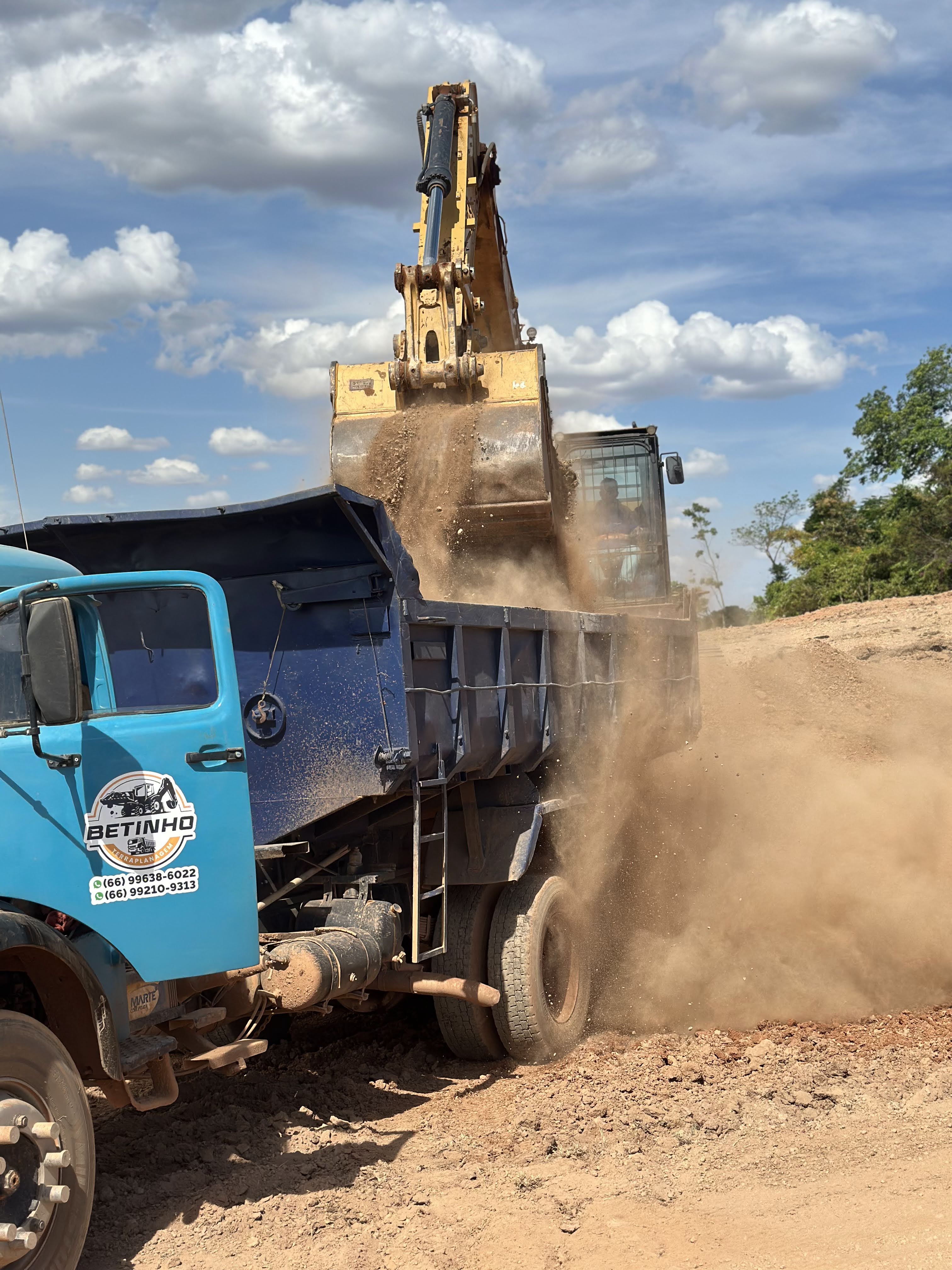 Carga de Terra e Cascalho