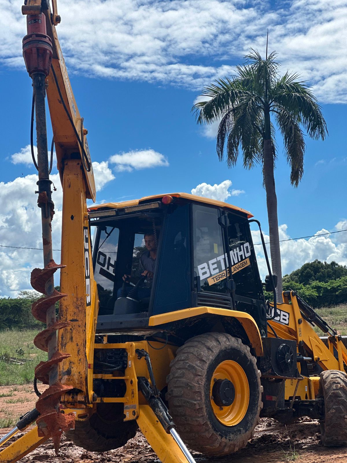 Serviços com Perfuratriz